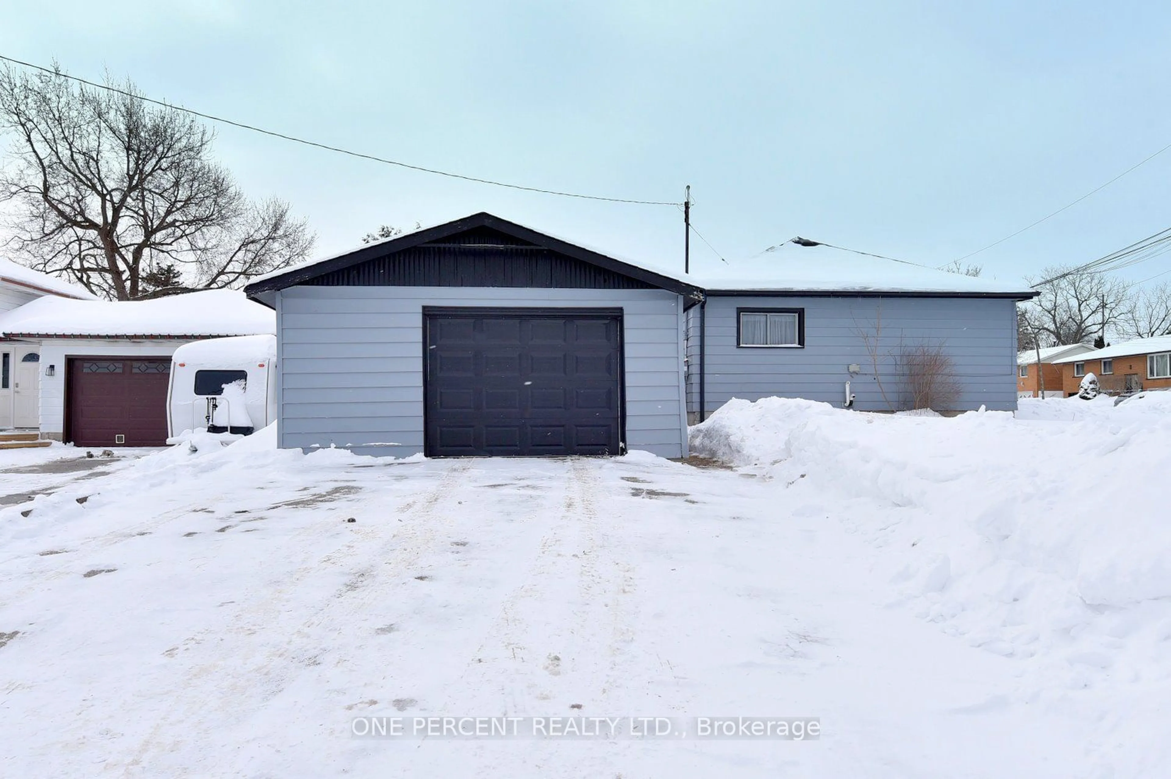 Indoor garage for 3 Maitland Ave, Hamilton Ontario L9A 3J4