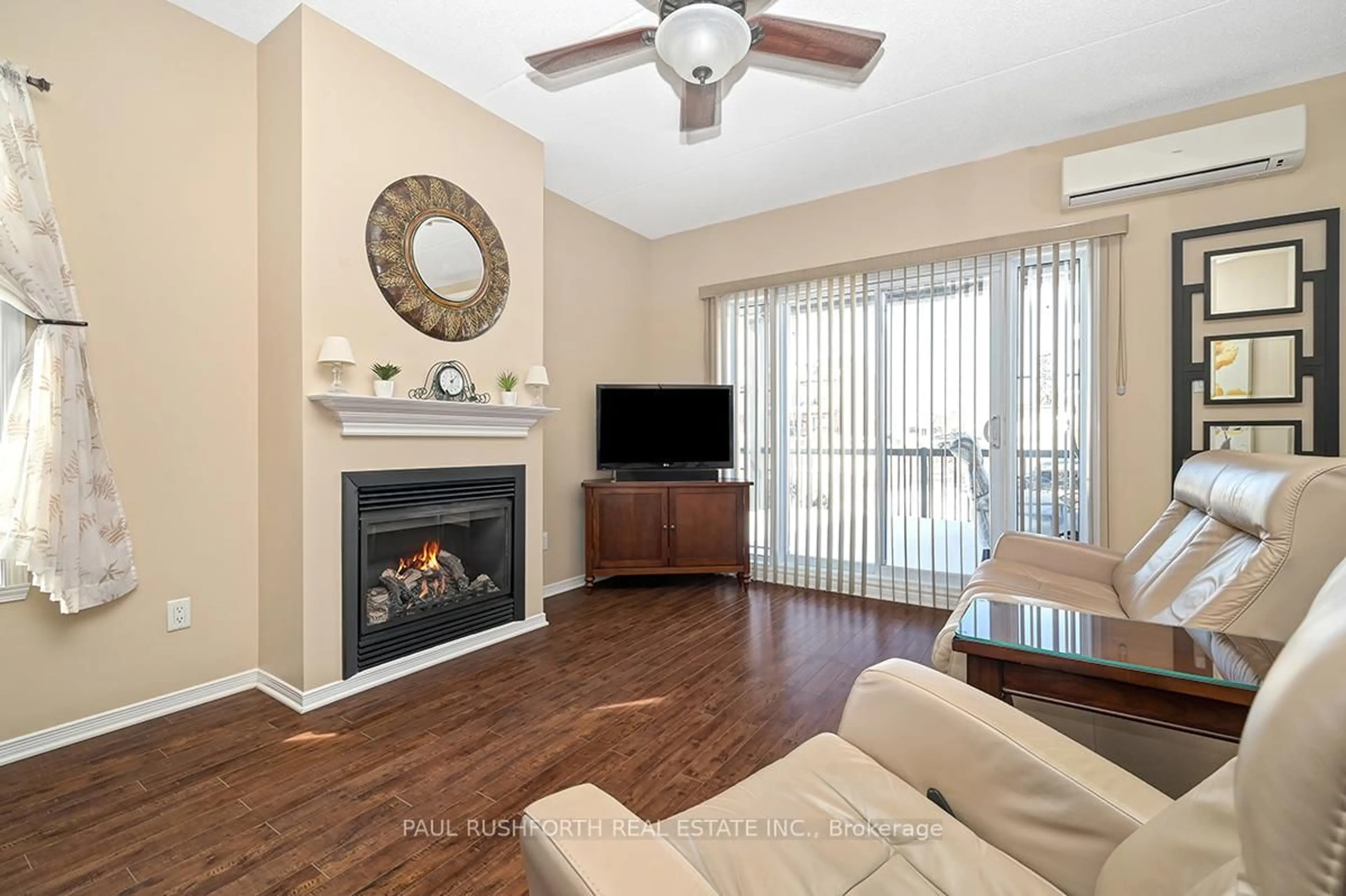 Living room with furniture, wood/laminate floor for 200 Eliot St #712, Clarence-Rockland Ontario K4K 0G4