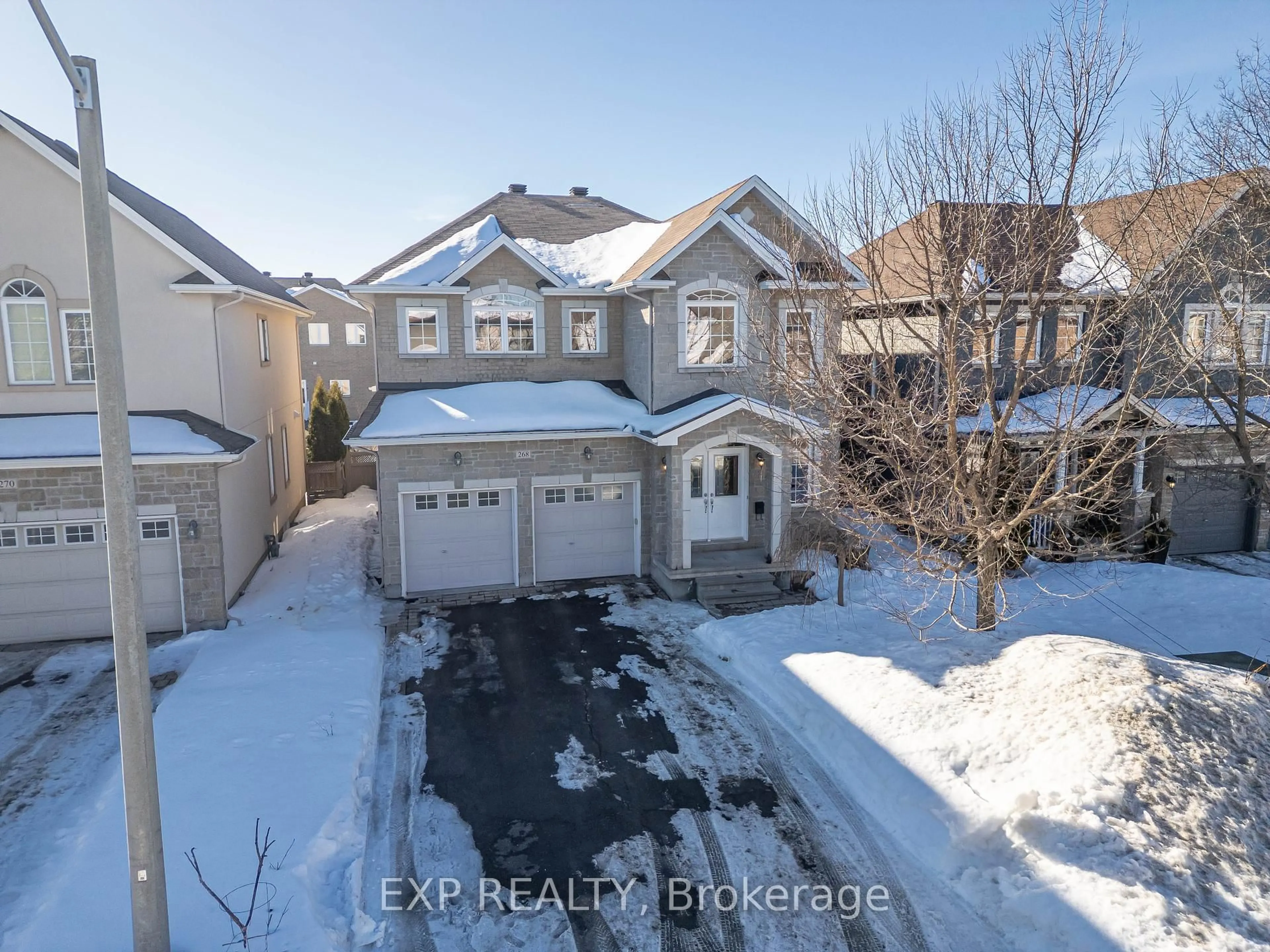 A pic from outside/outdoor area/front of a property/back of a property/a pic from drone, street for 268 Madhu Cres, Mooneys Bay - Carleton Heights and Area Ontario K2C 4J3