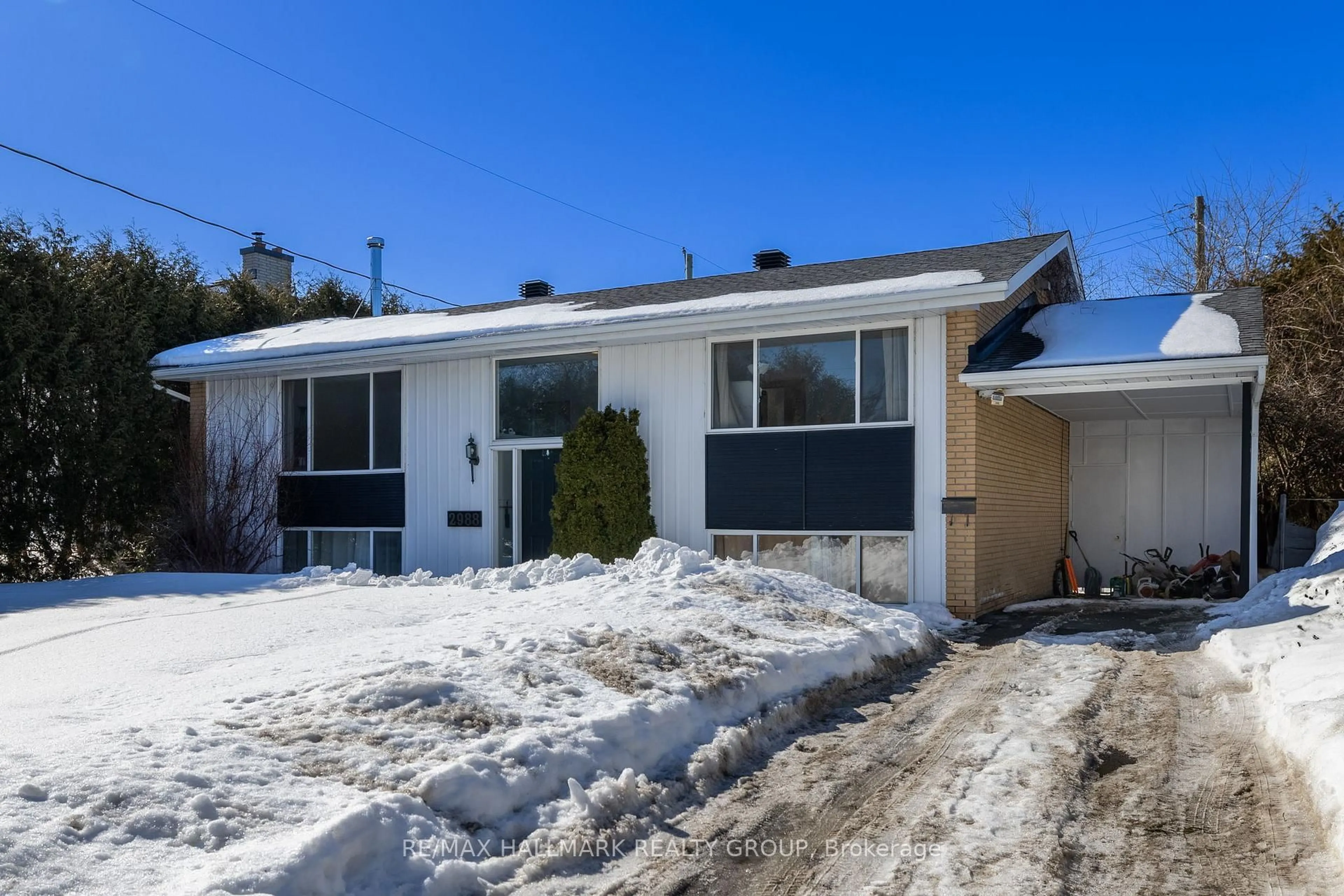 Home with vinyl exterior material, street for 2988 Mccarthy Rd, Billings Bridge - Riverside Park and Area Ontario K1V 8K8