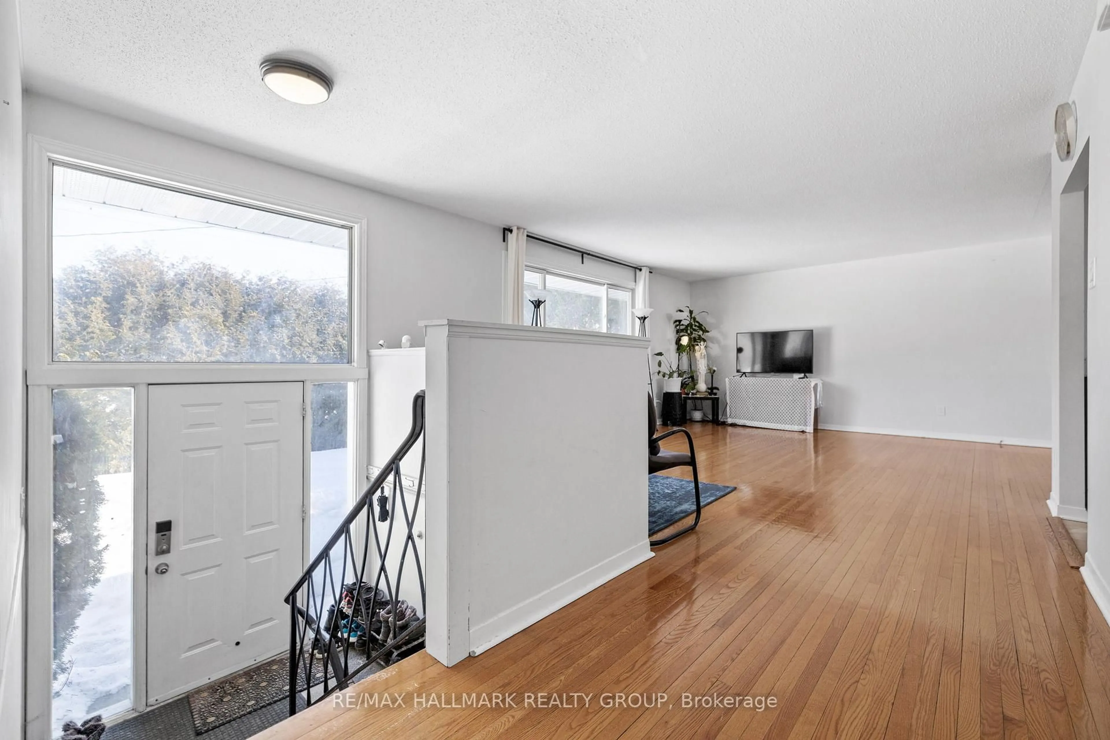 Indoor entryway for 2988 Mccarthy Rd, Billings Bridge - Riverside Park and Area Ontario K1V 8K8