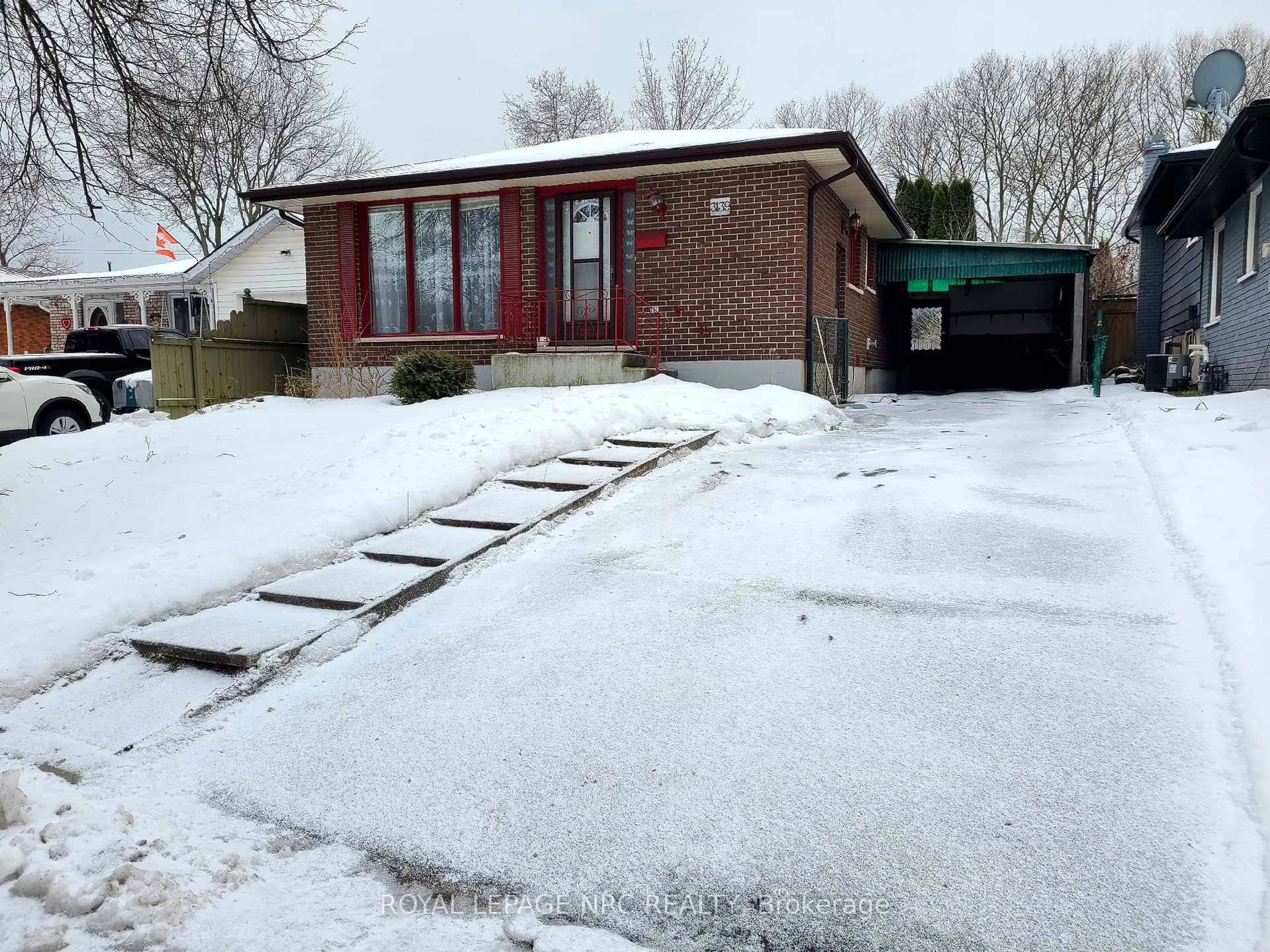 A pic from outside/outdoor area/front of a property/back of a property/a pic from drone, street for 3139 Secord Pl, Niagara Falls Ontario L2J 3K5