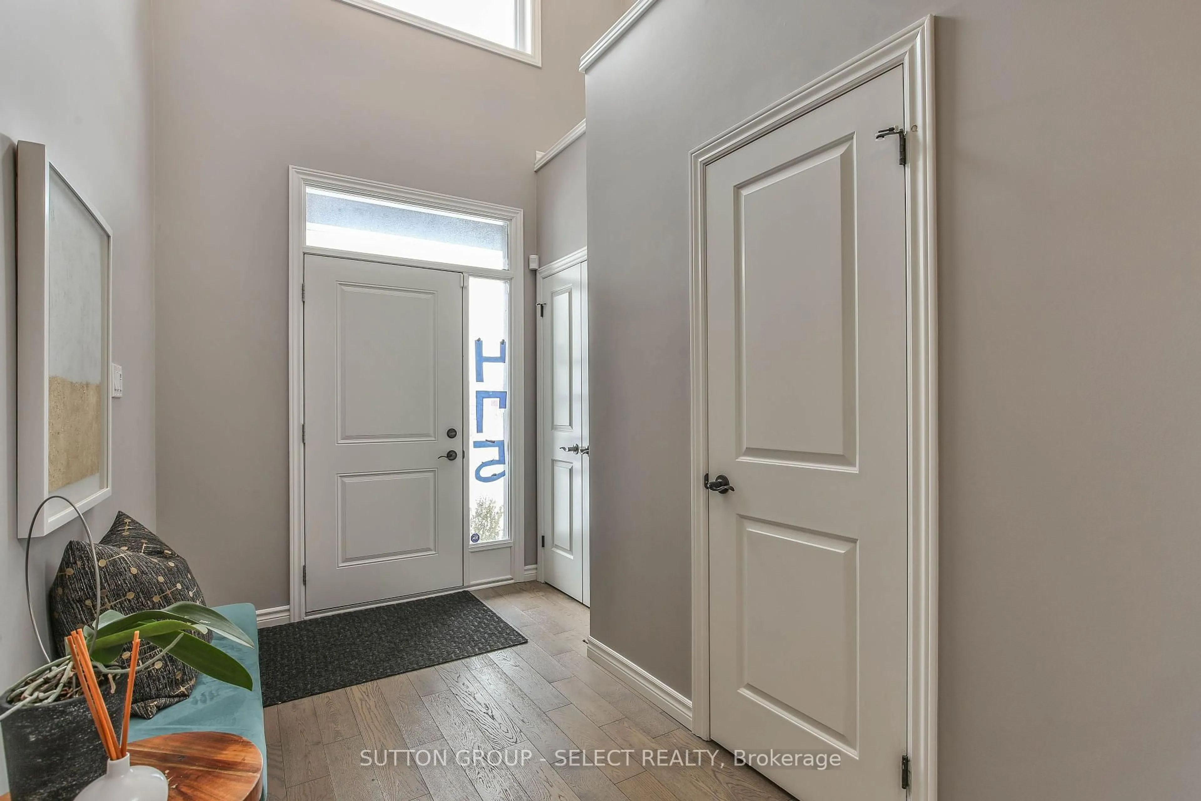 Indoor entryway for 475 Sophia Crescent Rd, London Ontario N6G 0T5