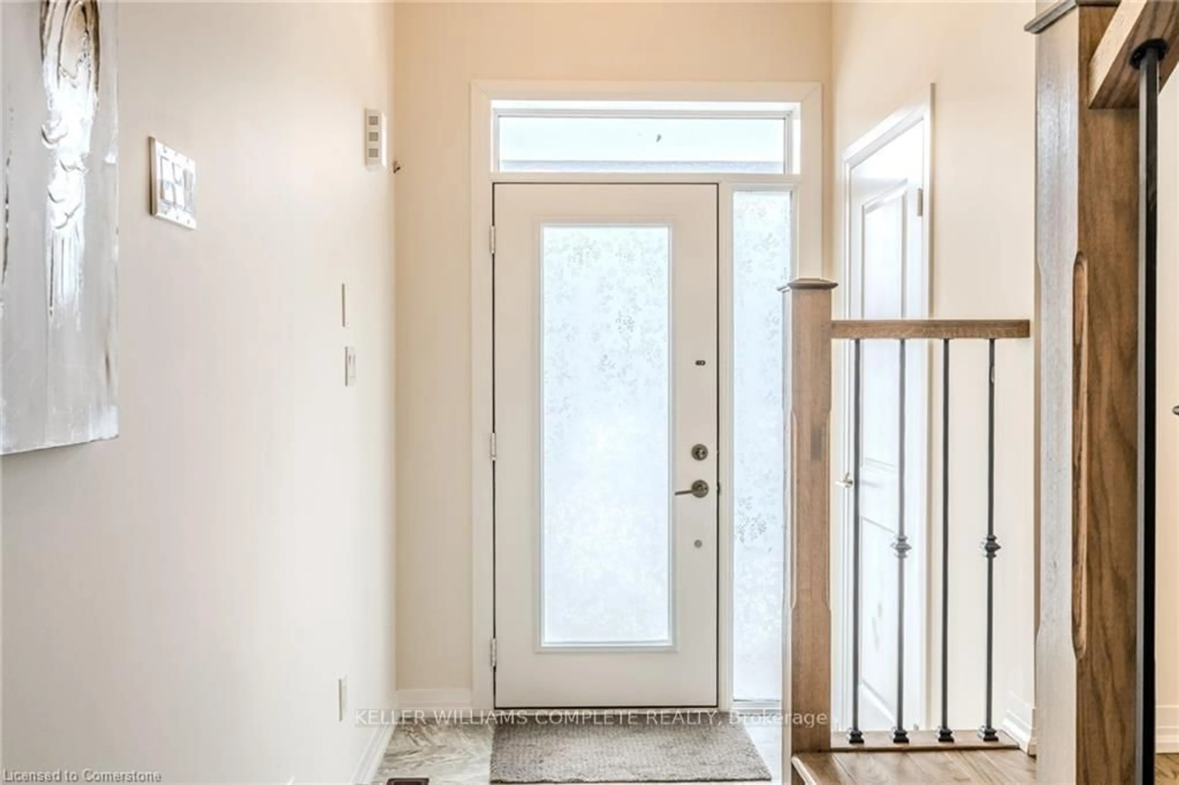 Indoor entryway for 21 BOWERY Rd, Brantford Ontario N3V 0A9