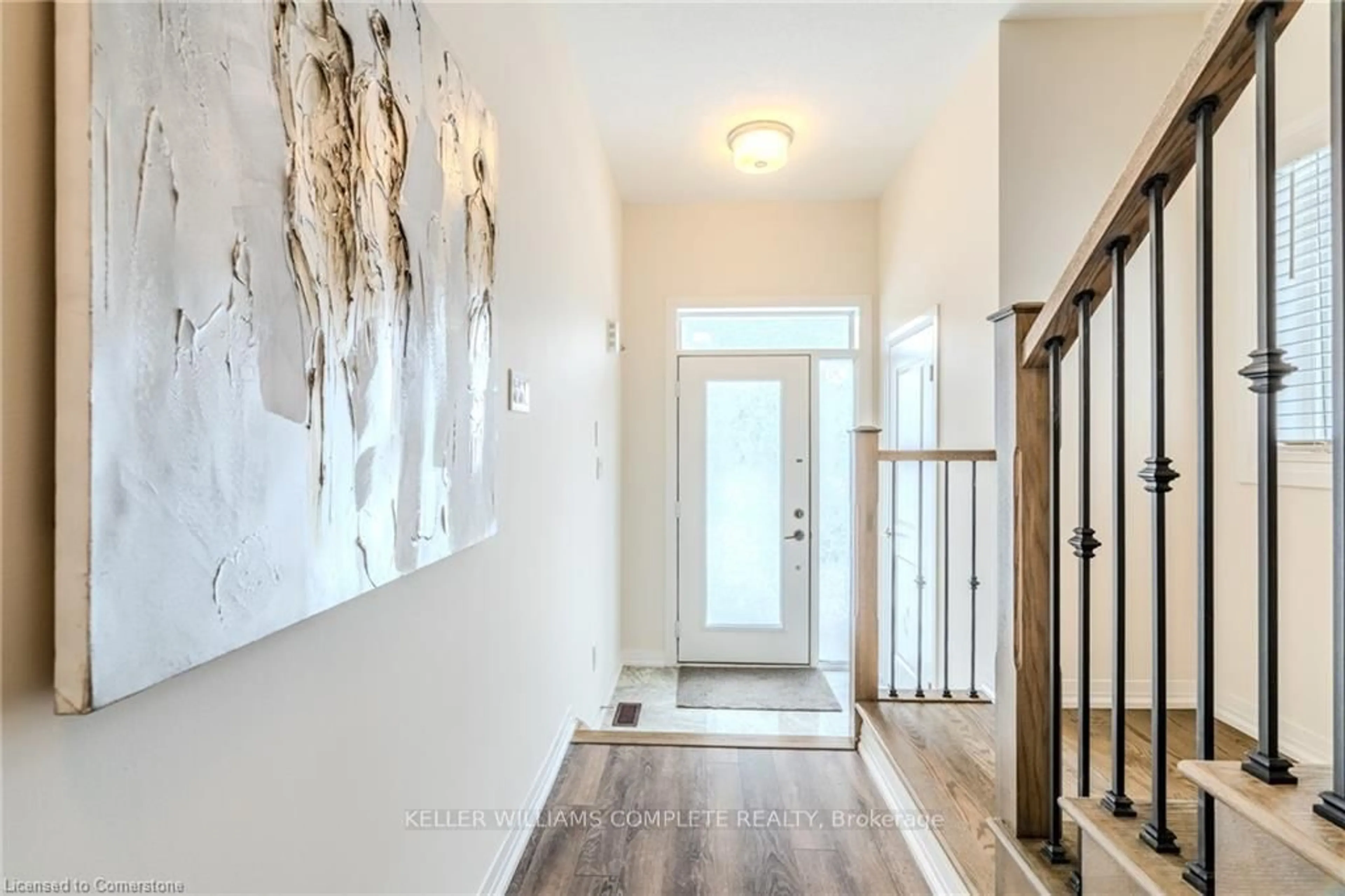 Indoor entryway for 21 BOWERY Rd, Brantford Ontario N3V 0A9