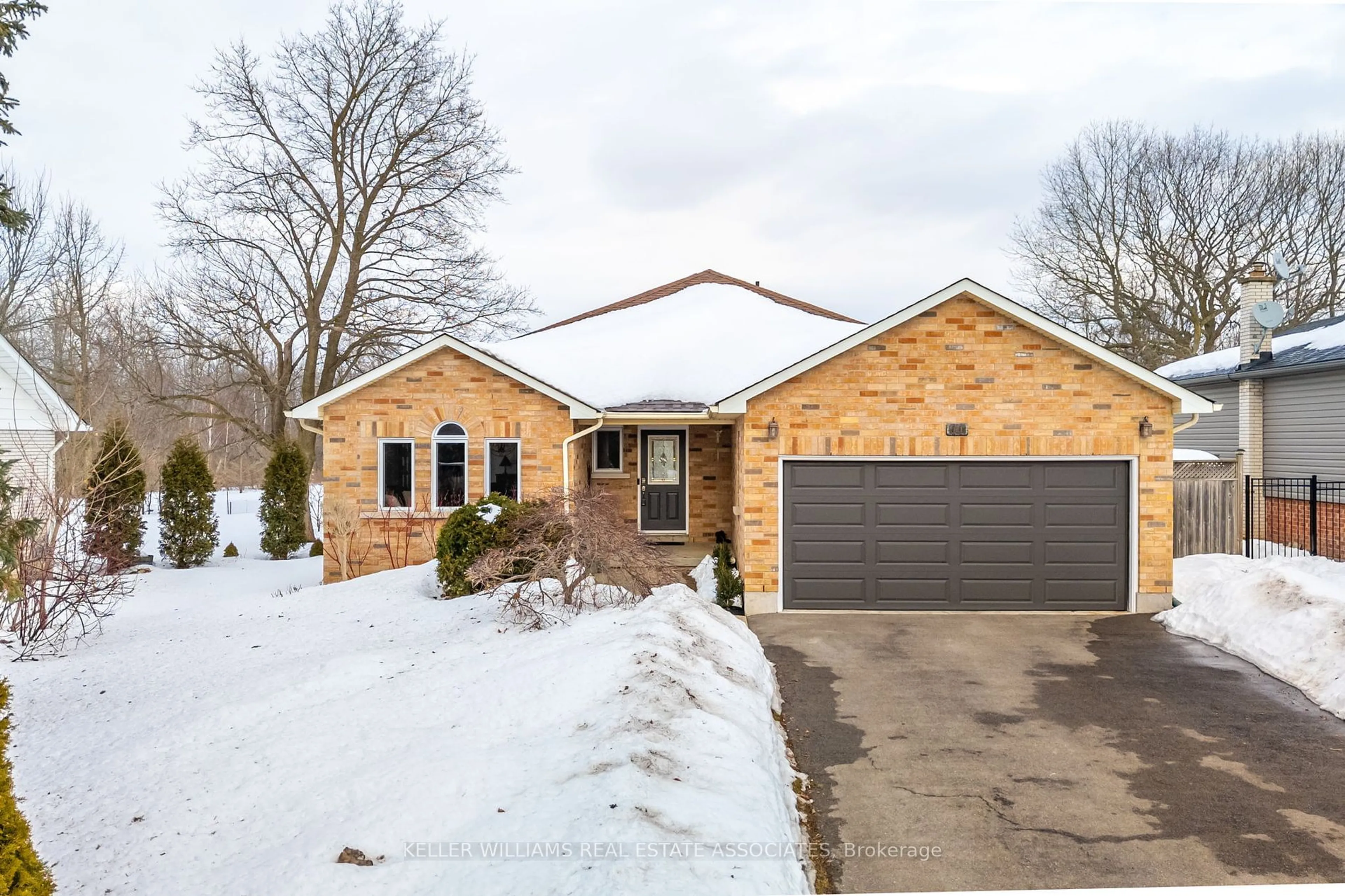 Home with brick exterior material, street for 11 Summit Dr, Hamilton Ontario L8B 0E4