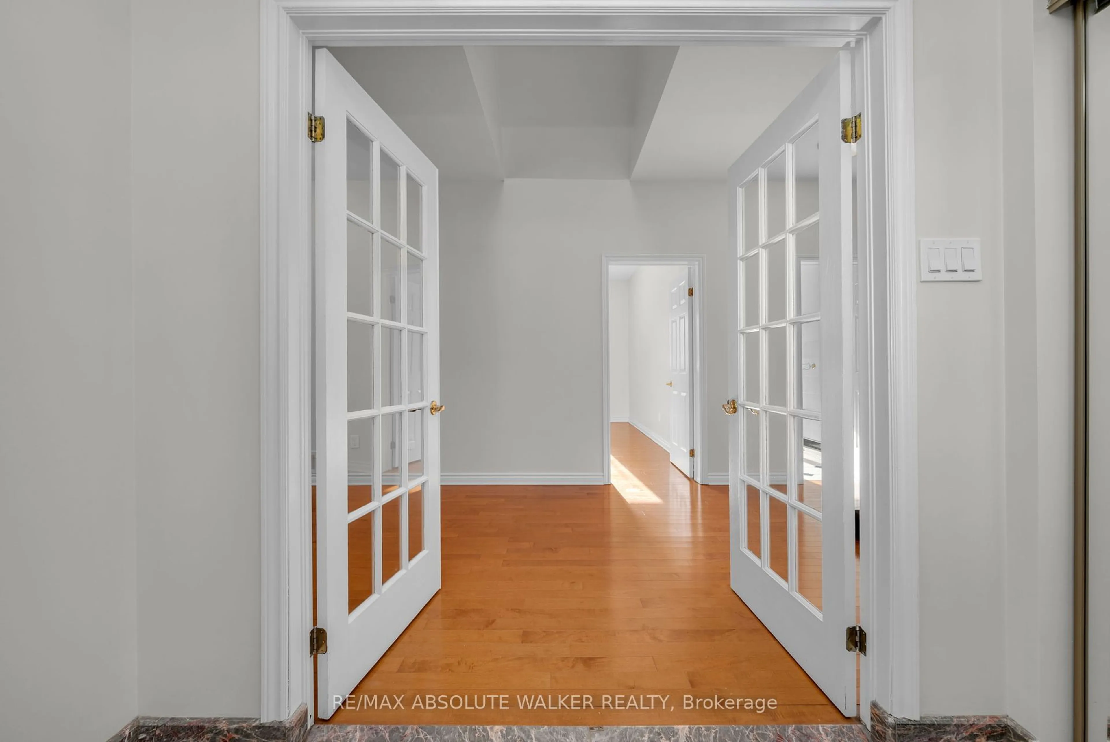 Indoor entryway for 1072 Bravar Dr, Manotick - Kars - Rideau Twp and Area Ontario K4M 1G3