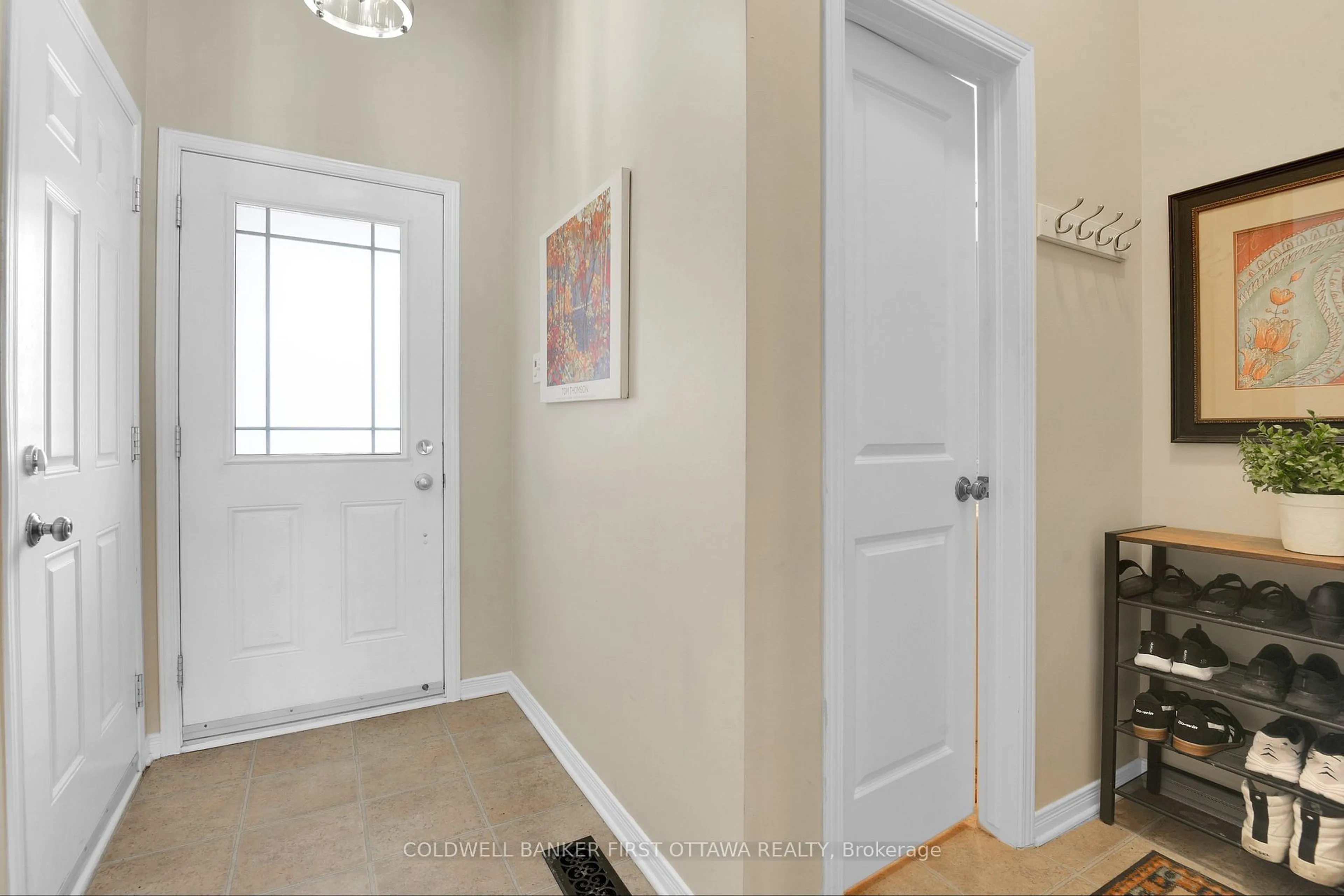 Indoor entryway for 127 Sorento St, Barrhaven Ontario K2J 0B1