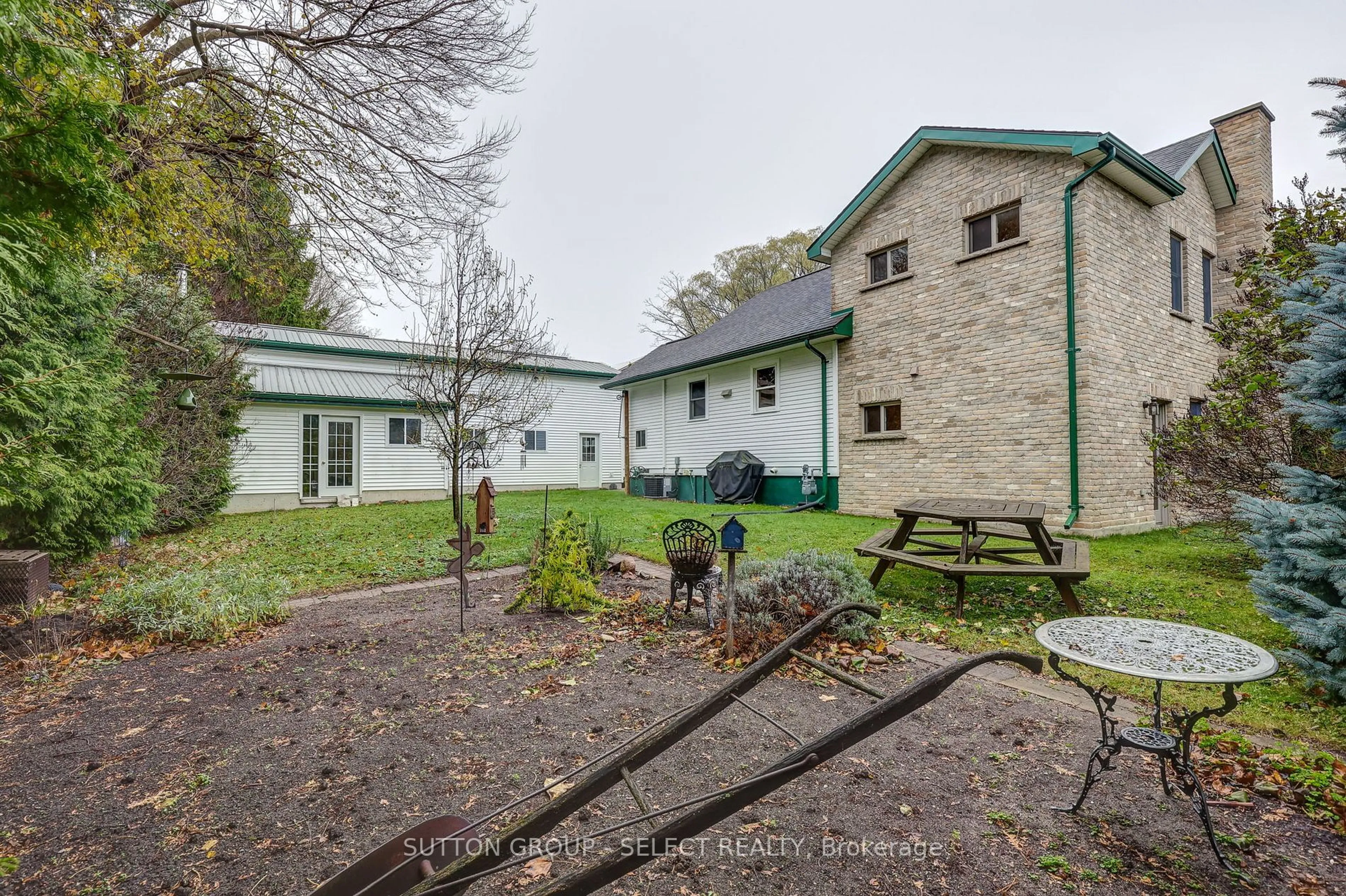 A pic from outside/outdoor area/front of a property/back of a property/a pic from drone, building for 1 Howard St, Bluewater Ontario N0M 1G0