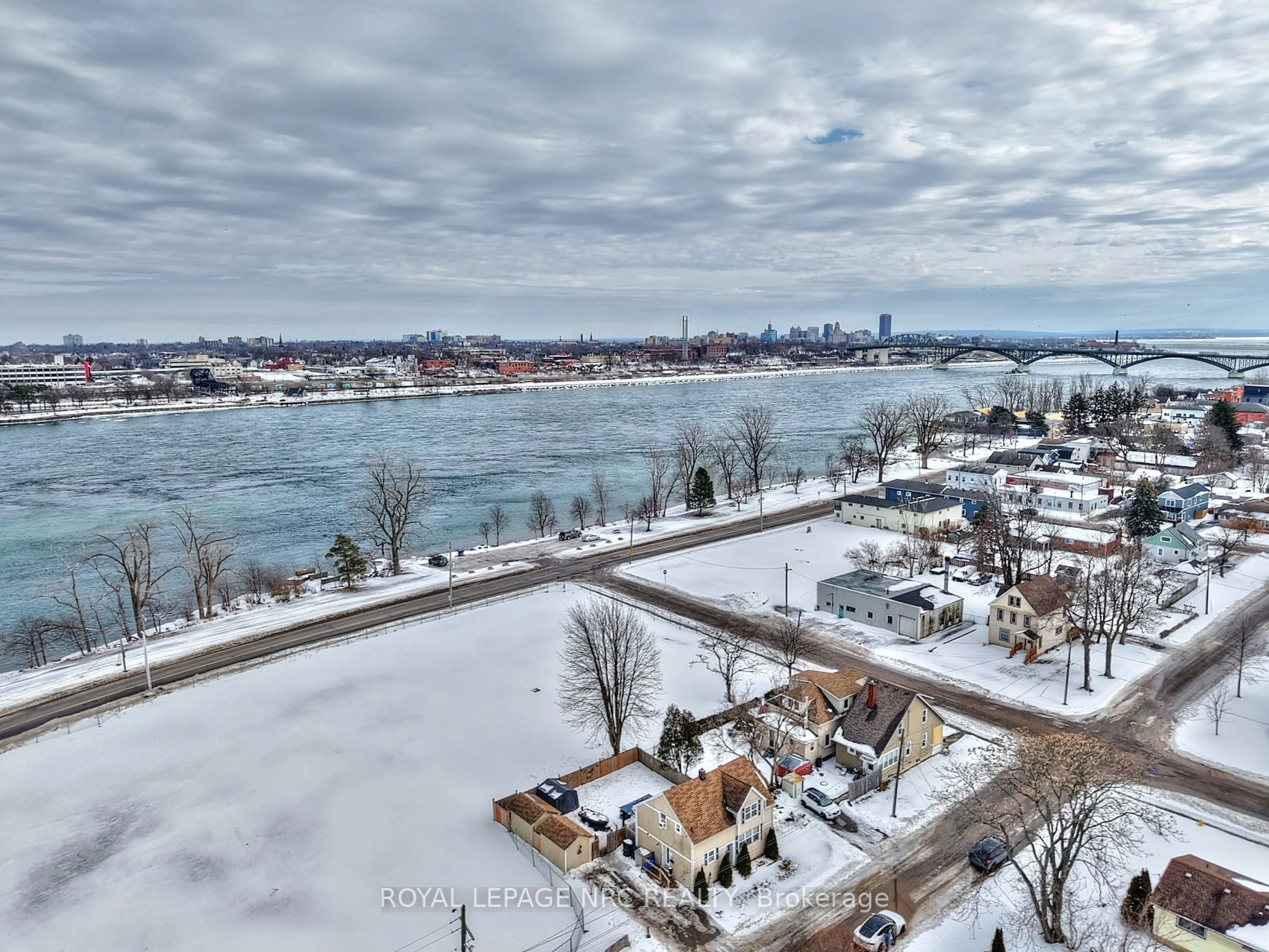 A pic from outside/outdoor area/front of a property/back of a property/a pic from drone, water/lake/river/ocean view for 9 Waterloo St, Fort Erie Ontario L2A 3J6