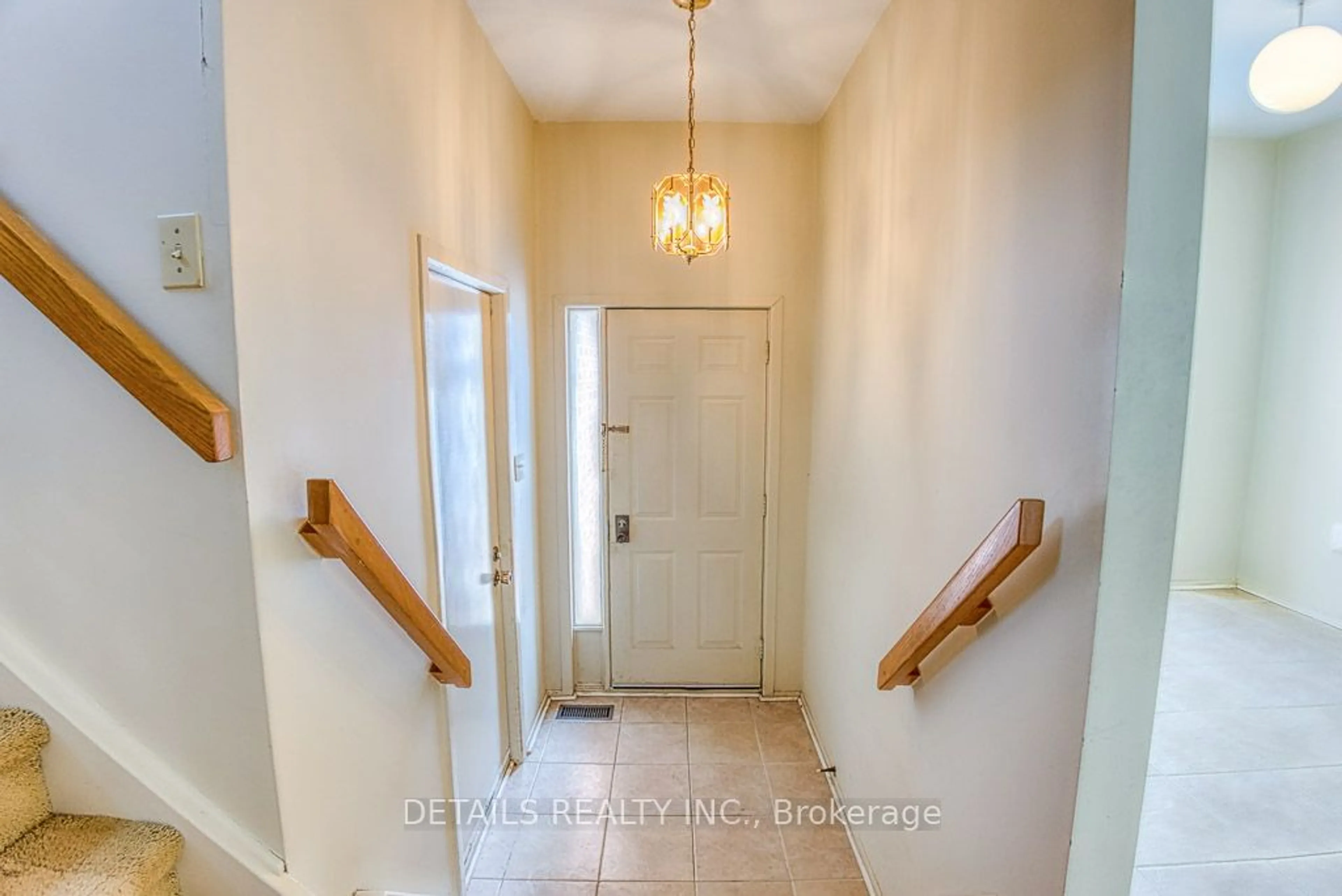 Indoor entryway for 419 Viewmount Dr, Cityview - Parkwoods Hills - Rideau Shore Ontario K2E 7P1