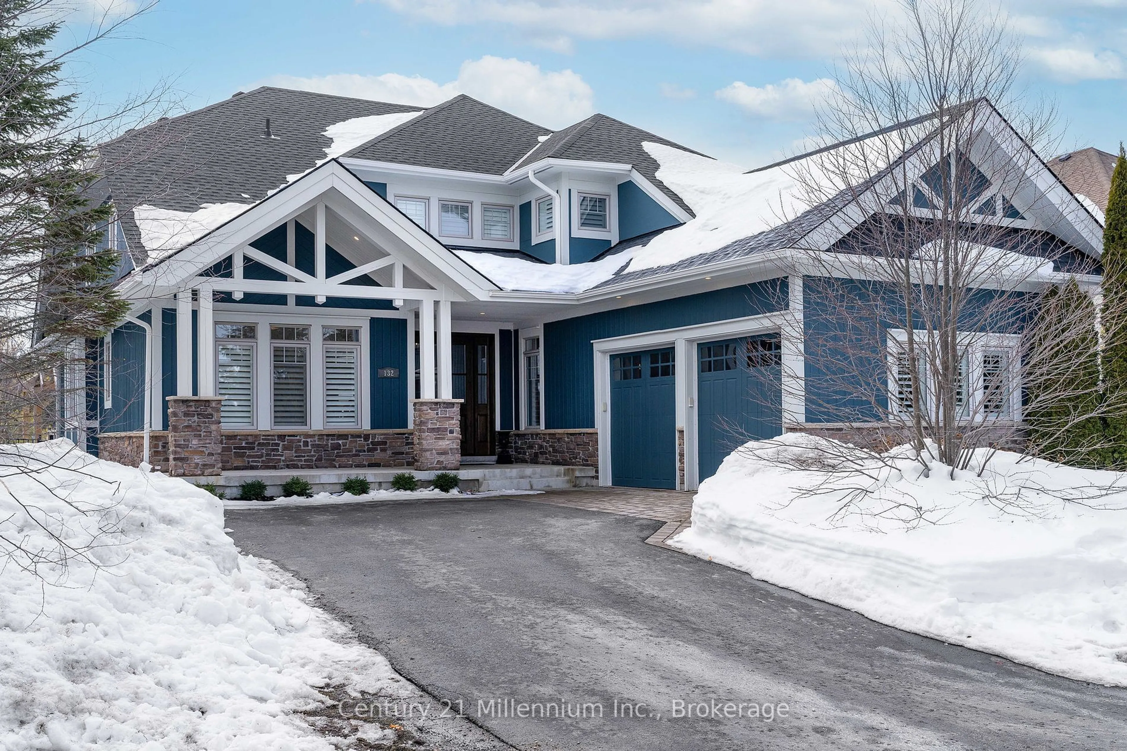 Home with vinyl exterior material, street for 132 Rankin's Cres, Blue Mountains Ontario N0H 2P0