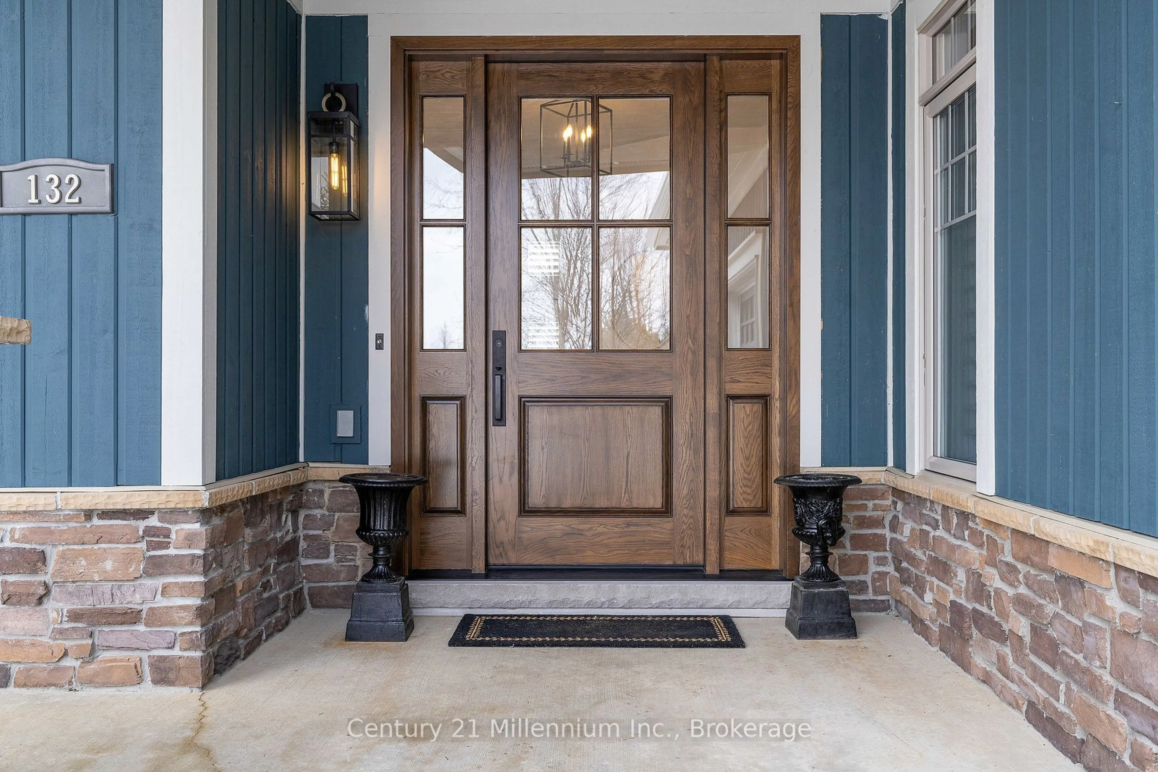 Indoor entryway for 132 Rankin's Cres, Blue Mountains Ontario N0H 2P0