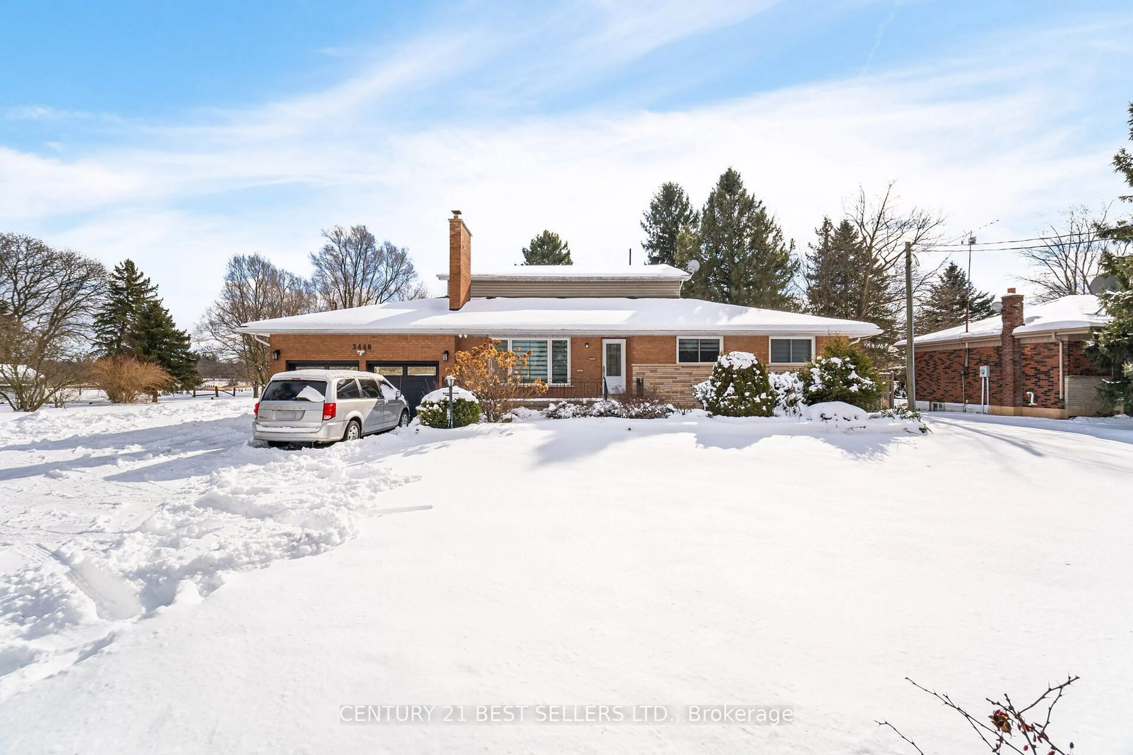 A pic from outside/outdoor area/front of a property/back of a property/a pic from drone, street for 3446 Governors Rd, Hamilton Ontario L0R 1T0