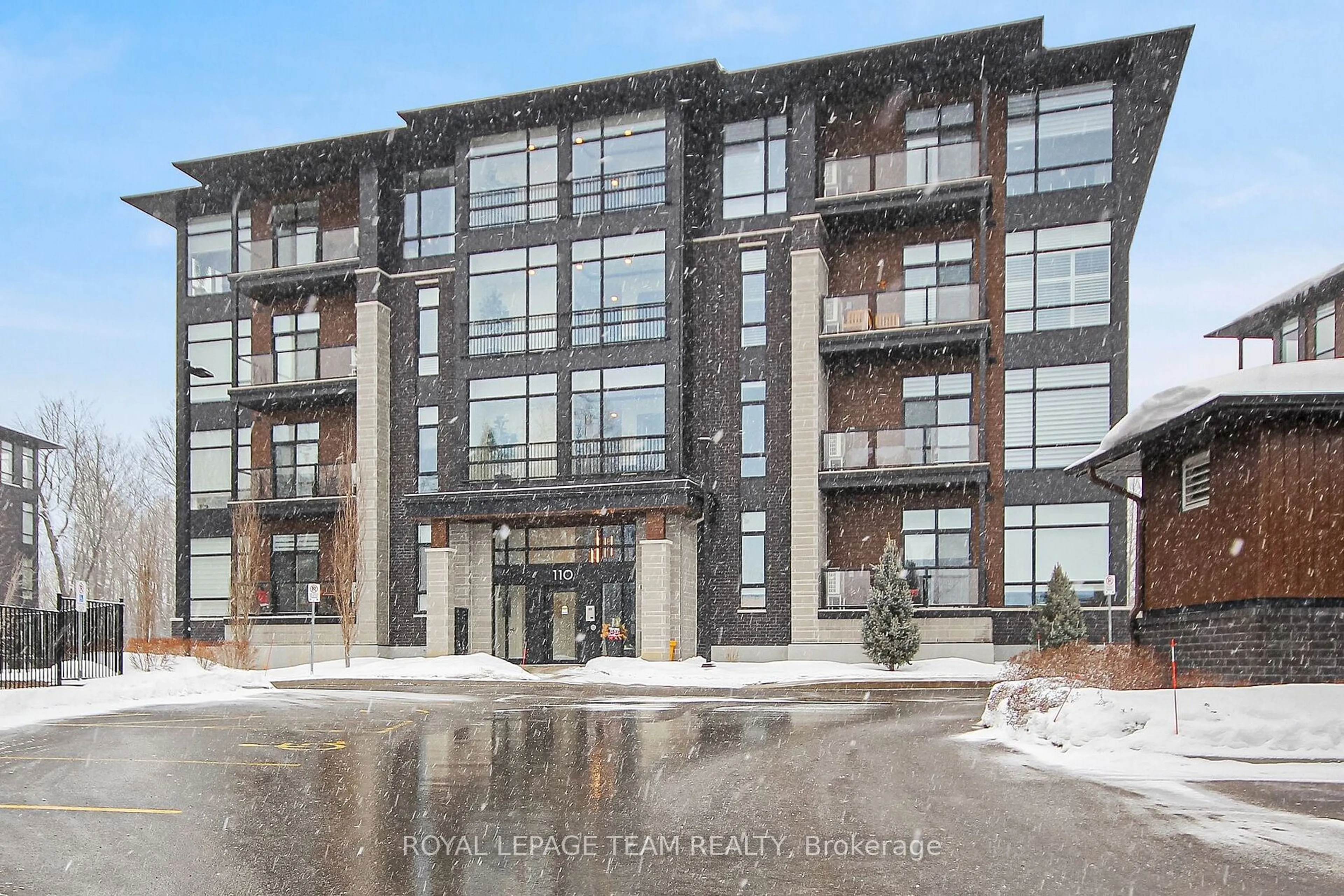 Indoor foyer for 110 Cortile Private #201, Blossom Park - Airport and Area Ontario K1V 2S8