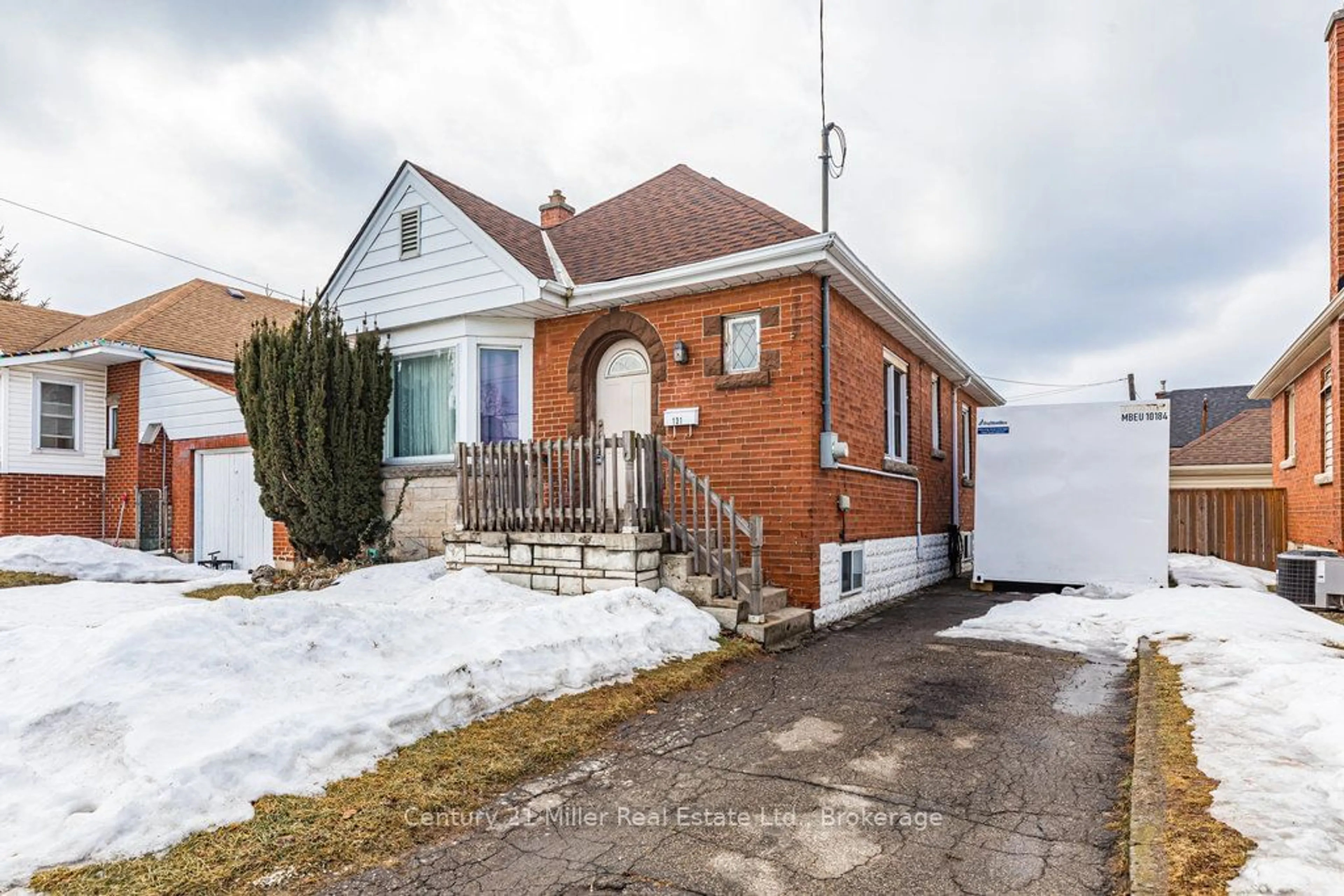 Home with brick exterior material, street for 131 Harmony Ave, Hamilton Ontario L8H 4Y2