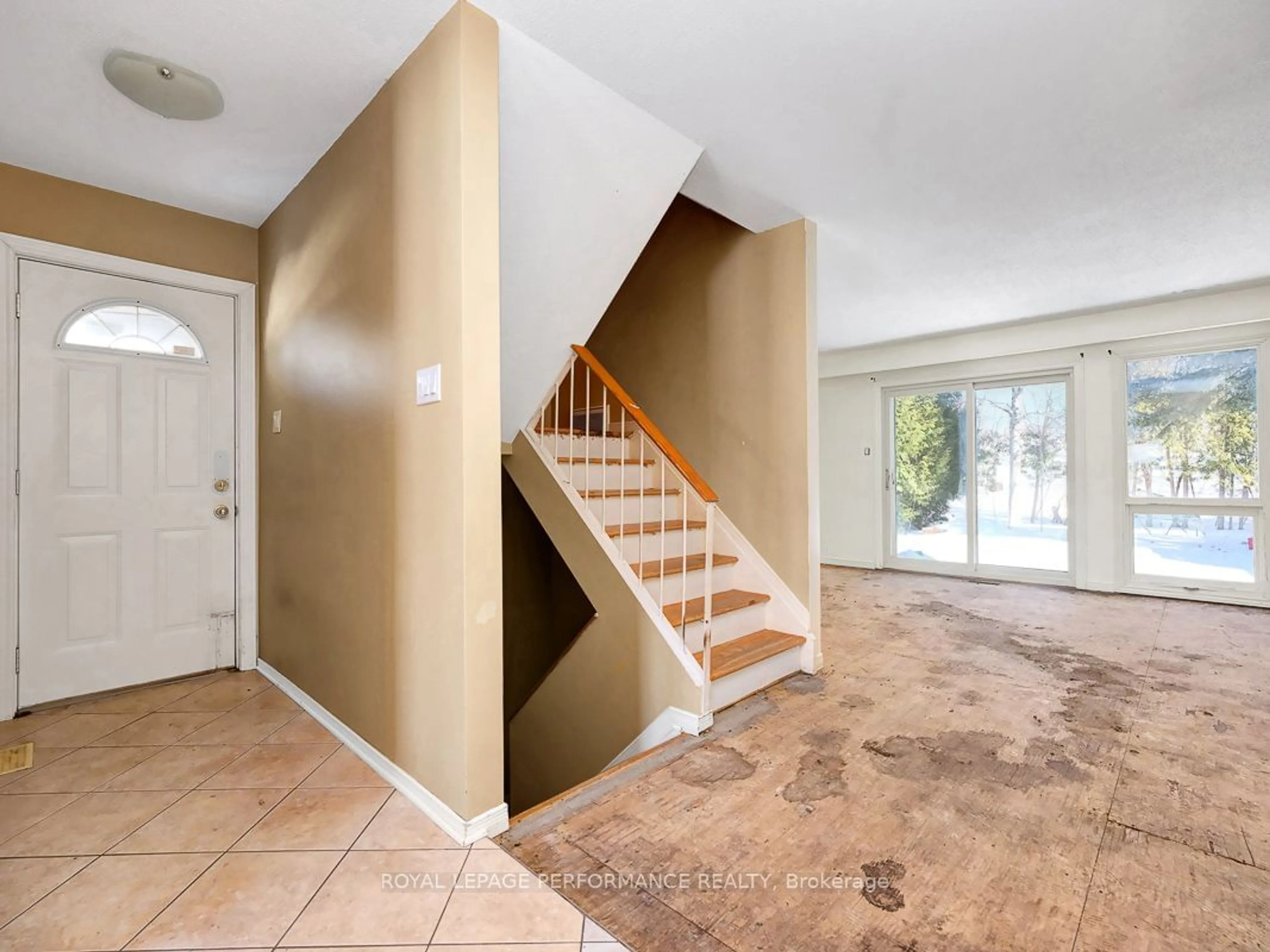 Indoor entryway for 91 Penfield Dr, Kanata Ontario K2K 1L9