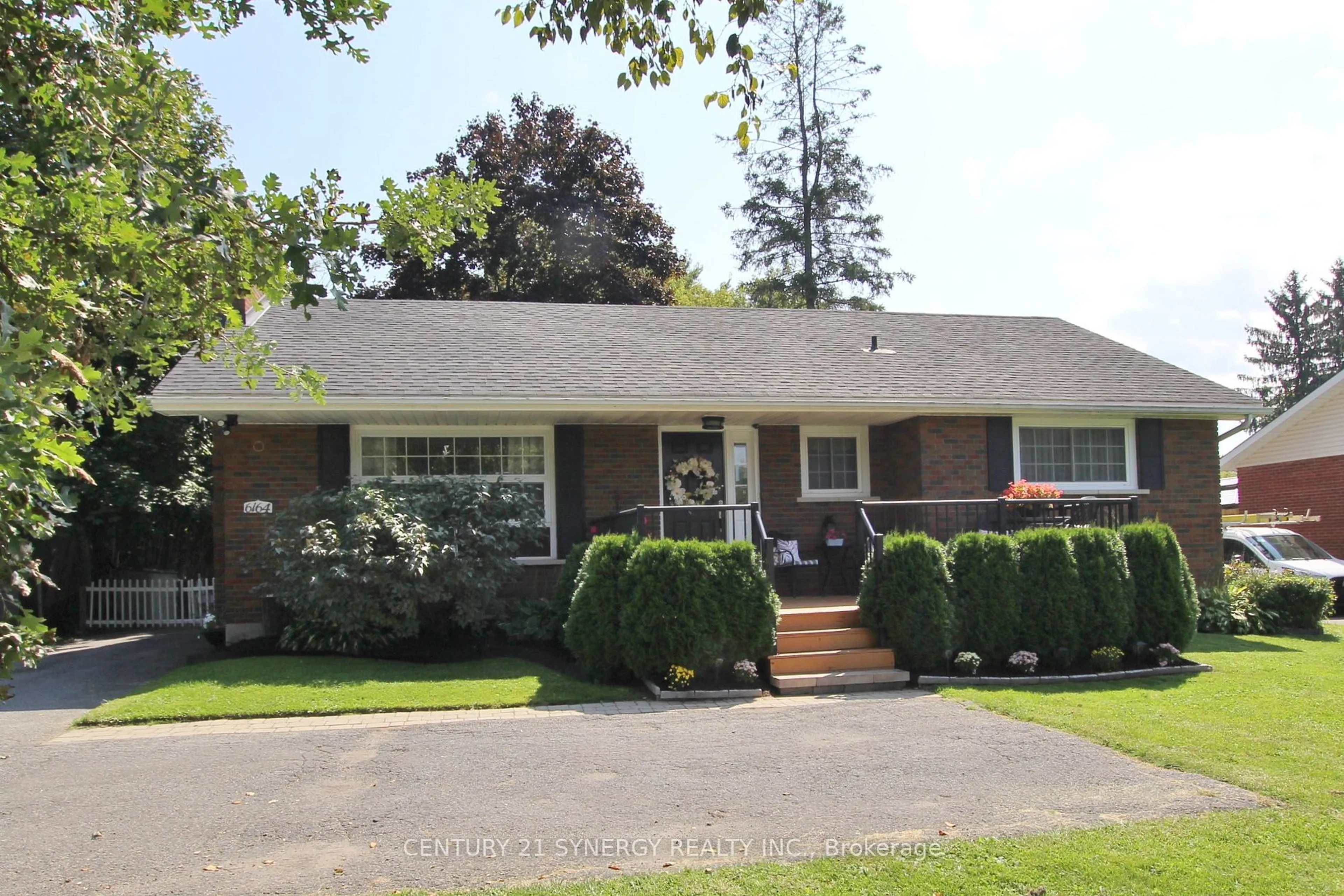 Home with vinyl exterior material, street for 6164 Ottawa St, Stittsville - Munster - Richmond Ontario K0A 1Z0