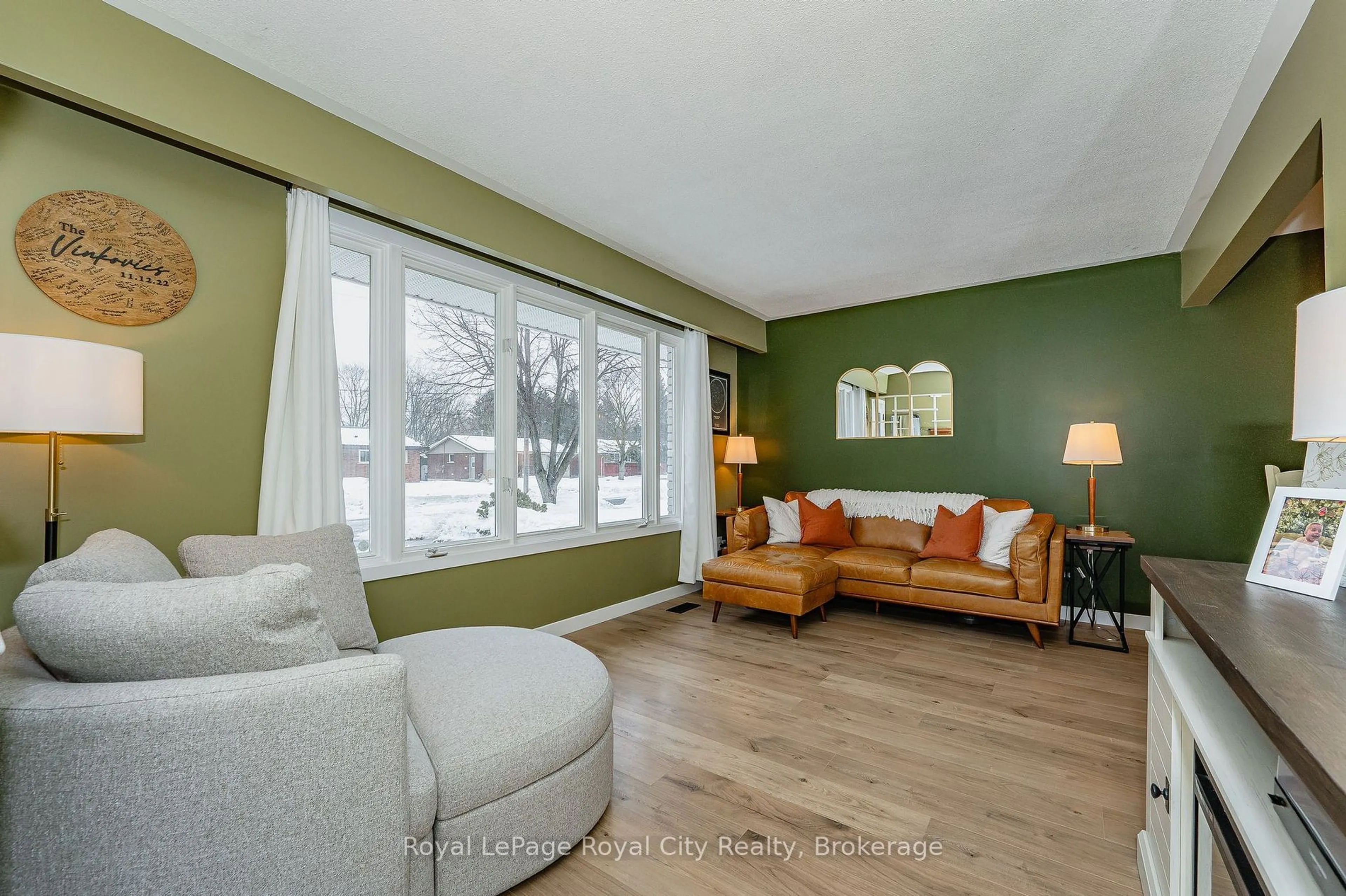 Living room with furniture, wood/laminate floor for 32 Hastings Blvd, Guelph Ontario N1E 4G4