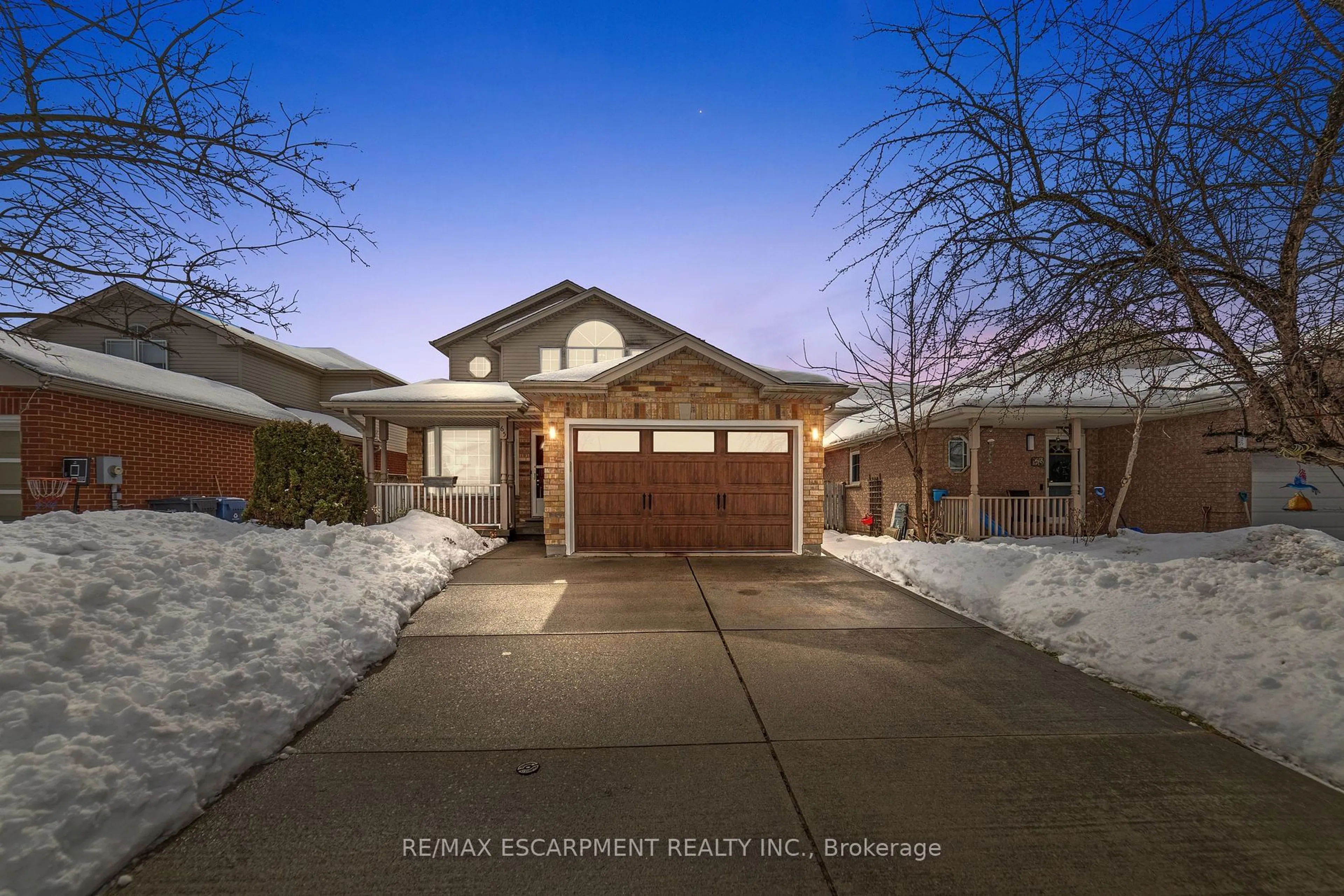 Indoor entryway for 65 CANDLEWOOD Dr, Guelph Ontario N1H 3A4