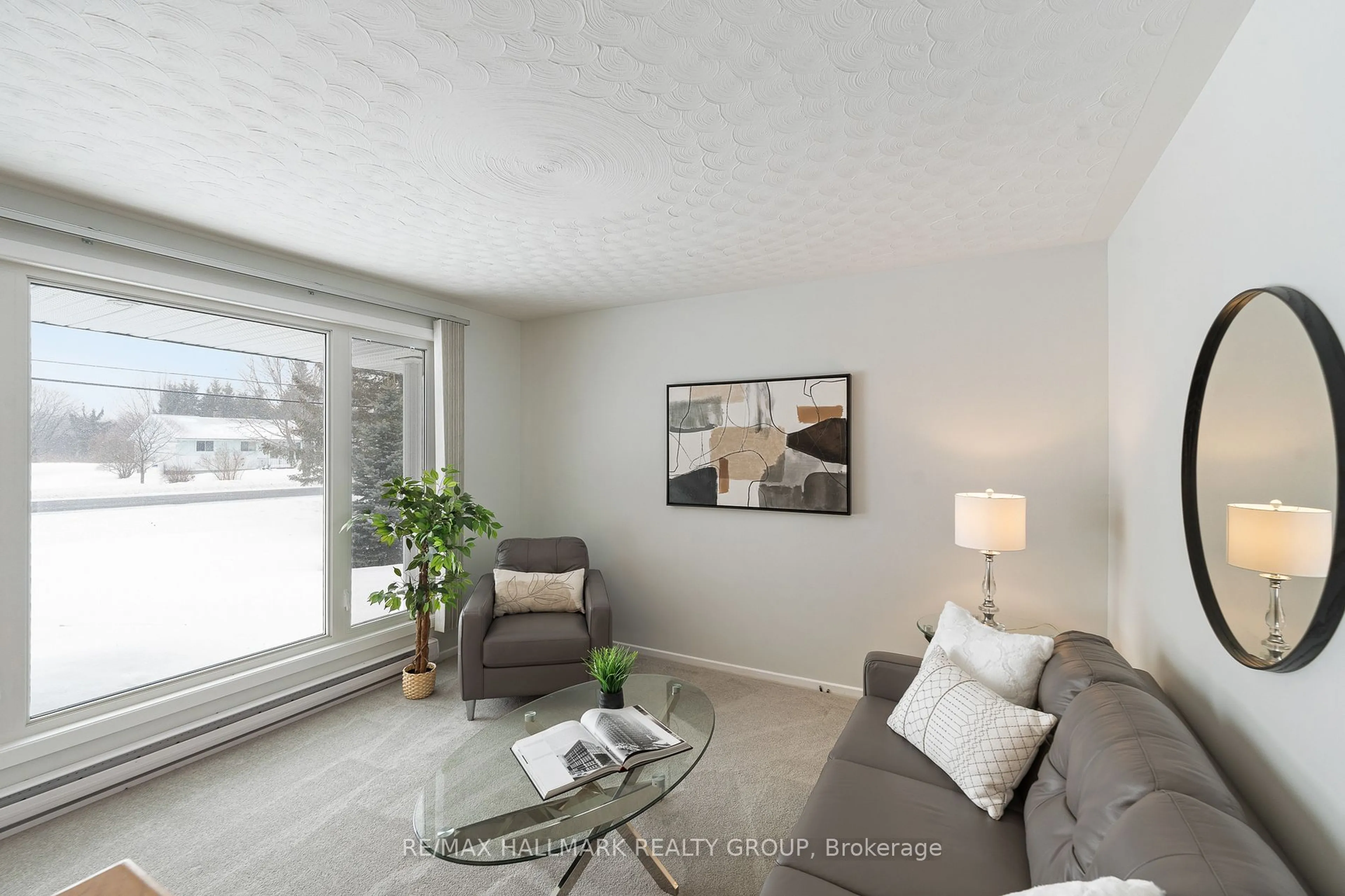 Living room with furniture, unknown for 4623 Boundary Rd, Orleans - Cumberland and Area Ontario K4B 1P5