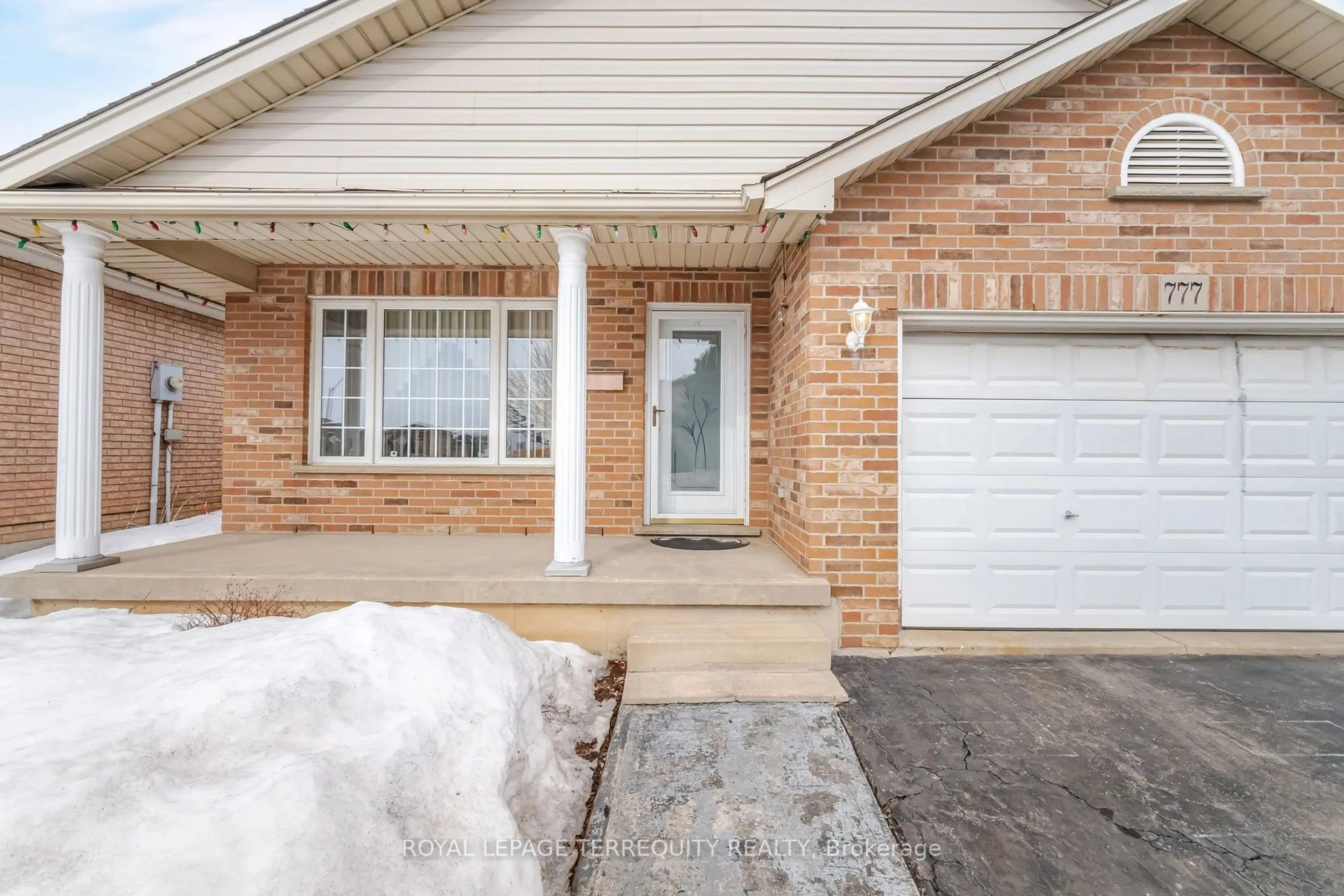 Home with brick exterior material, street for 777 Limeridge Rd, Hamilton Ontario L8W 1A4