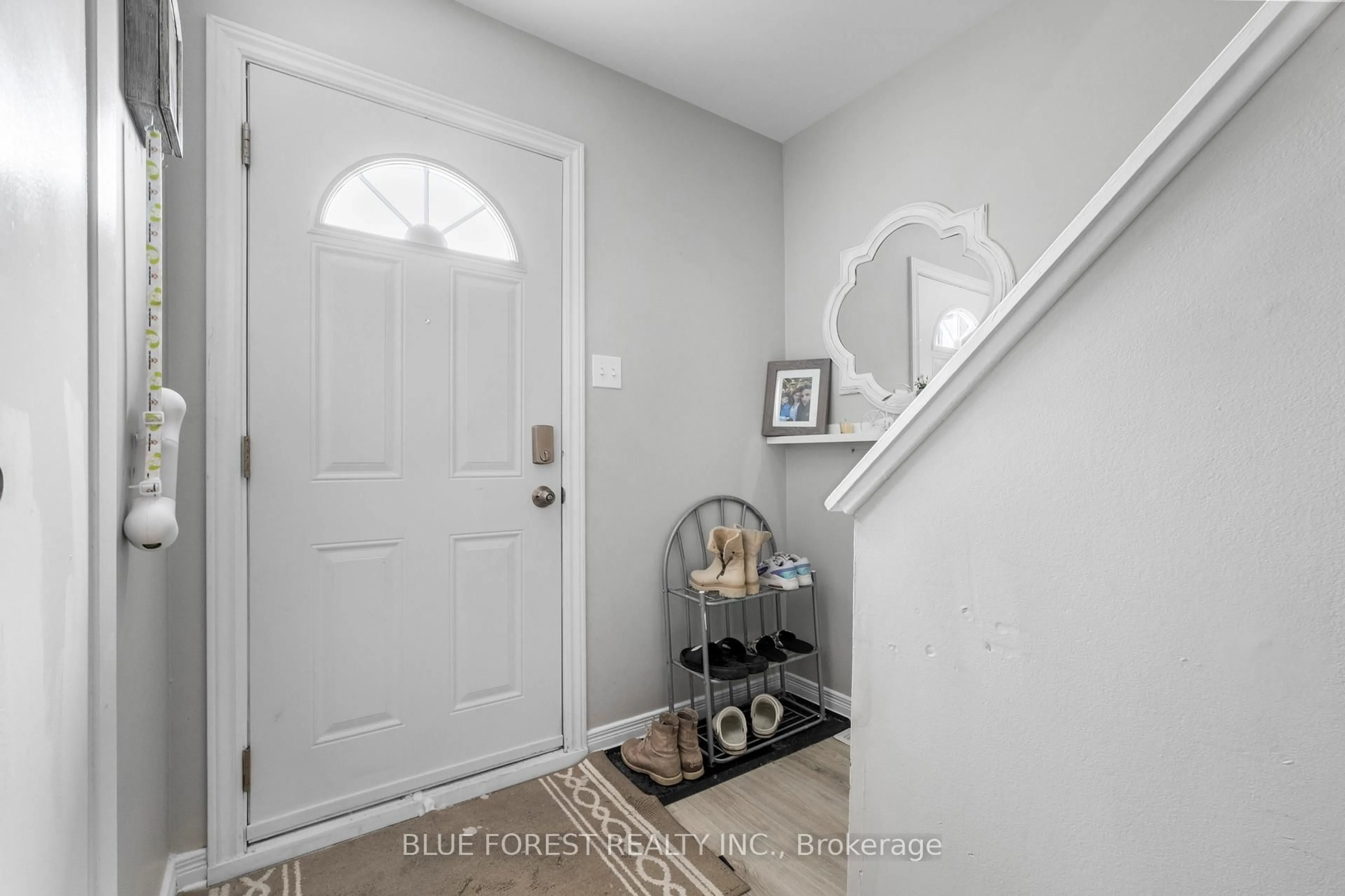 Indoor entryway for 166 Southdale Rd #18, London Ontario N6J 2J1