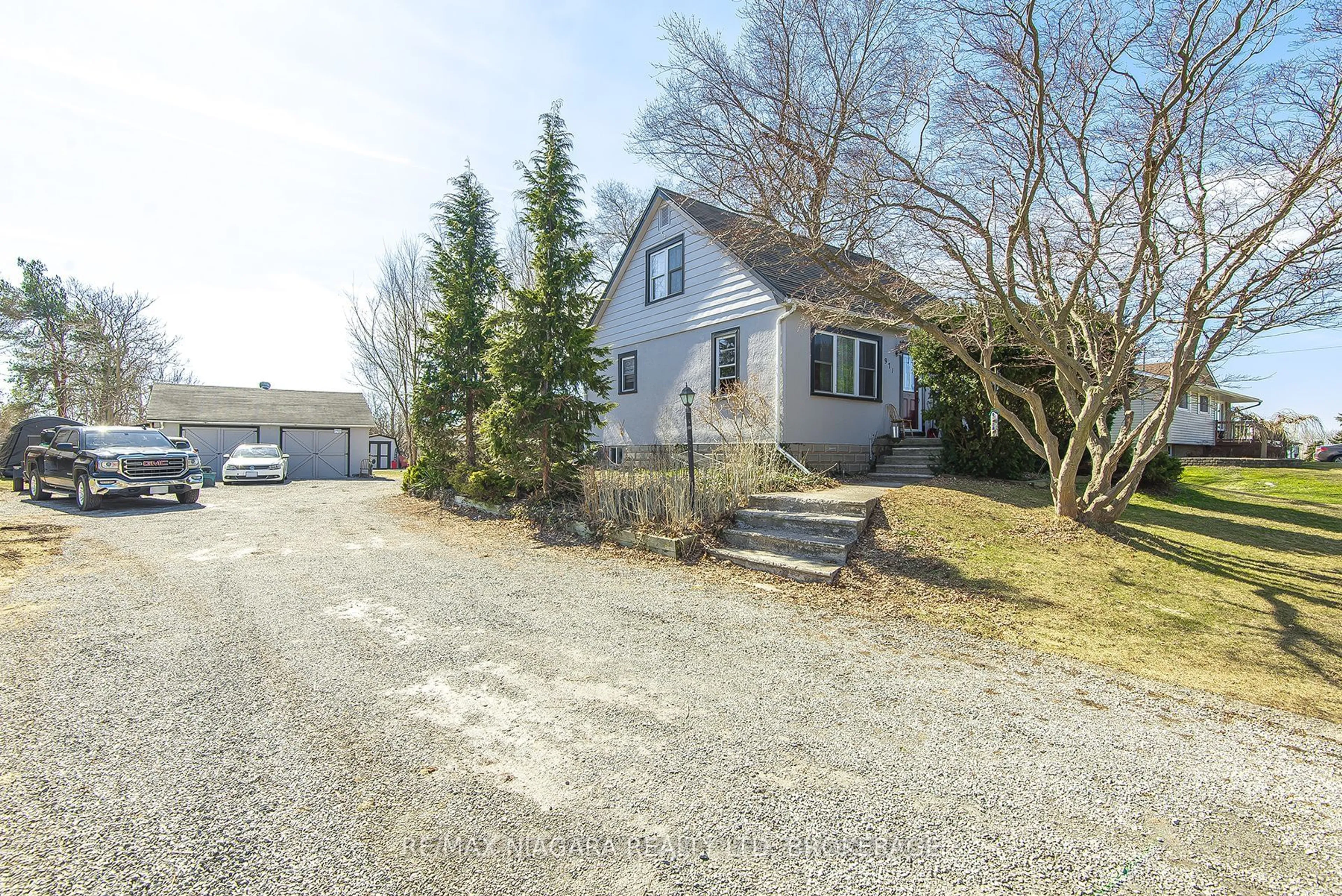A pic from outside/outdoor area/front of a property/back of a property/a pic from drone, street for 971 Hwy 3 Highway, Wainfleet Ontario L3K 5V3