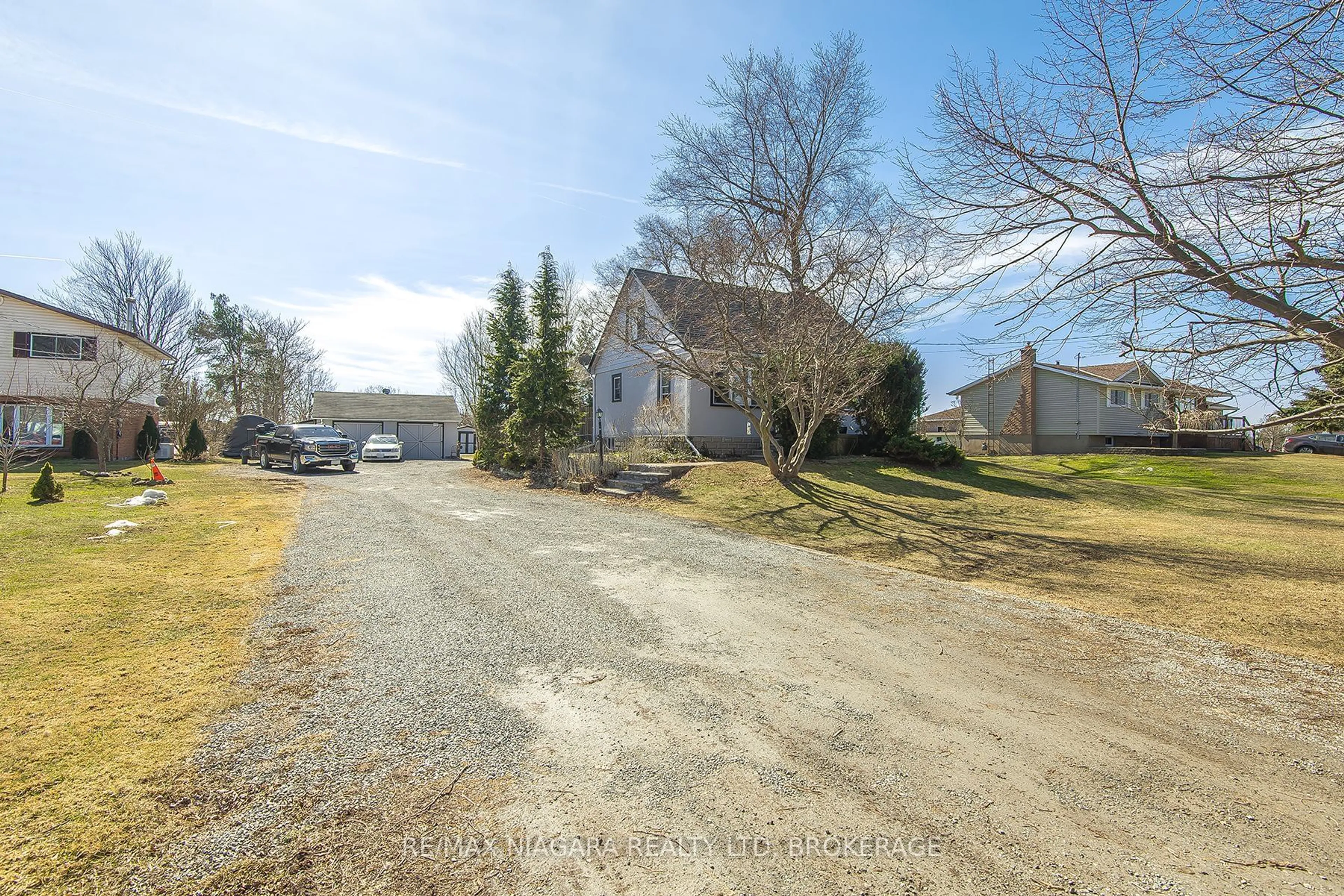 A pic from outside/outdoor area/front of a property/back of a property/a pic from drone, street for 971 Hwy 3 Highway, Wainfleet Ontario L3K 5V3