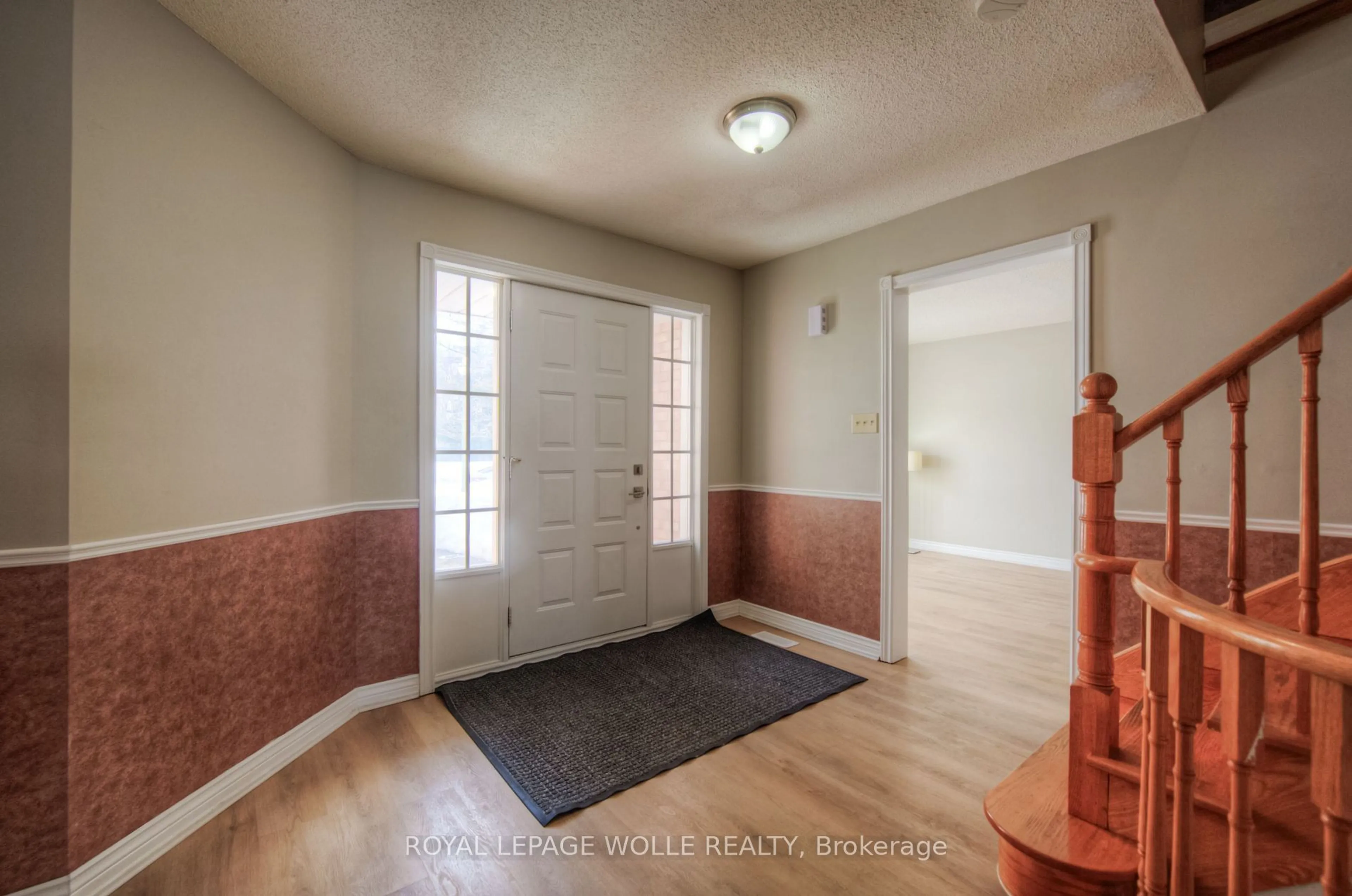 Indoor entryway for 16 Beasley Cres, Cambridge Ontario N1T 1J9