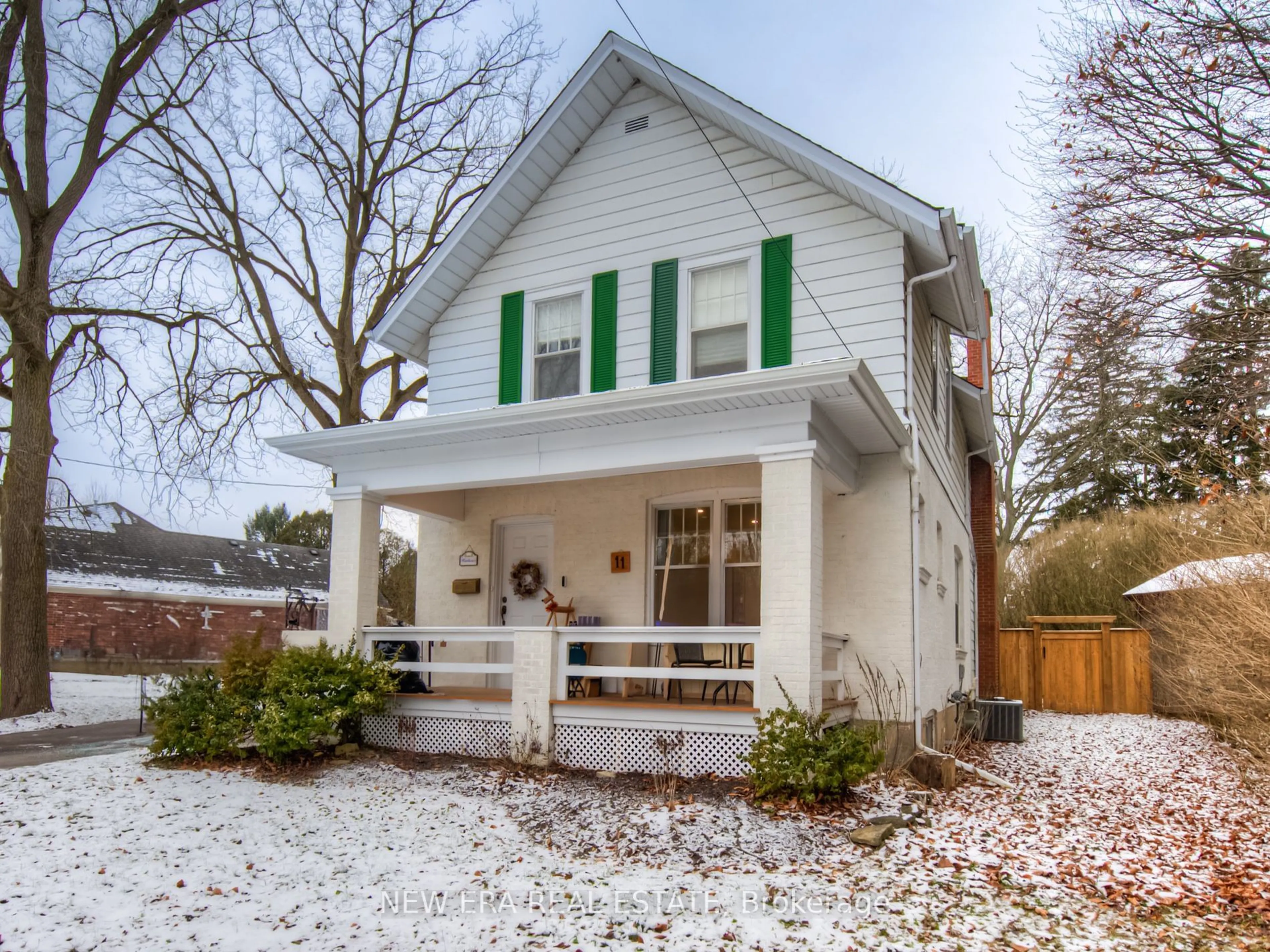 Home with vinyl exterior material, street for 11 Tutela Heights Rd, Brantford Ontario N3T 1A2