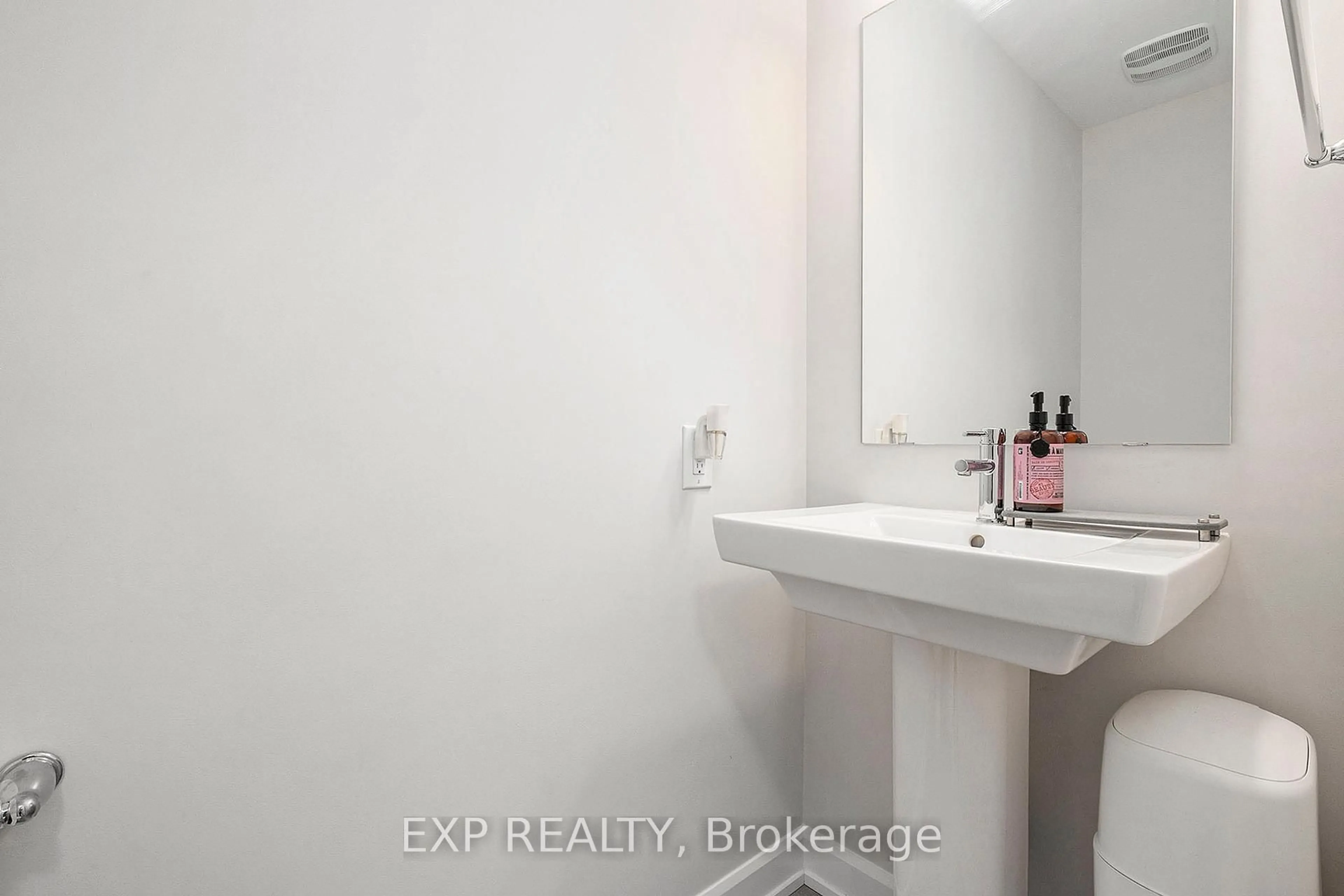 Standard bathroom, unknown for 620 ENCLAVE Lane, Clarence-Rockland Ontario K4K 0M8