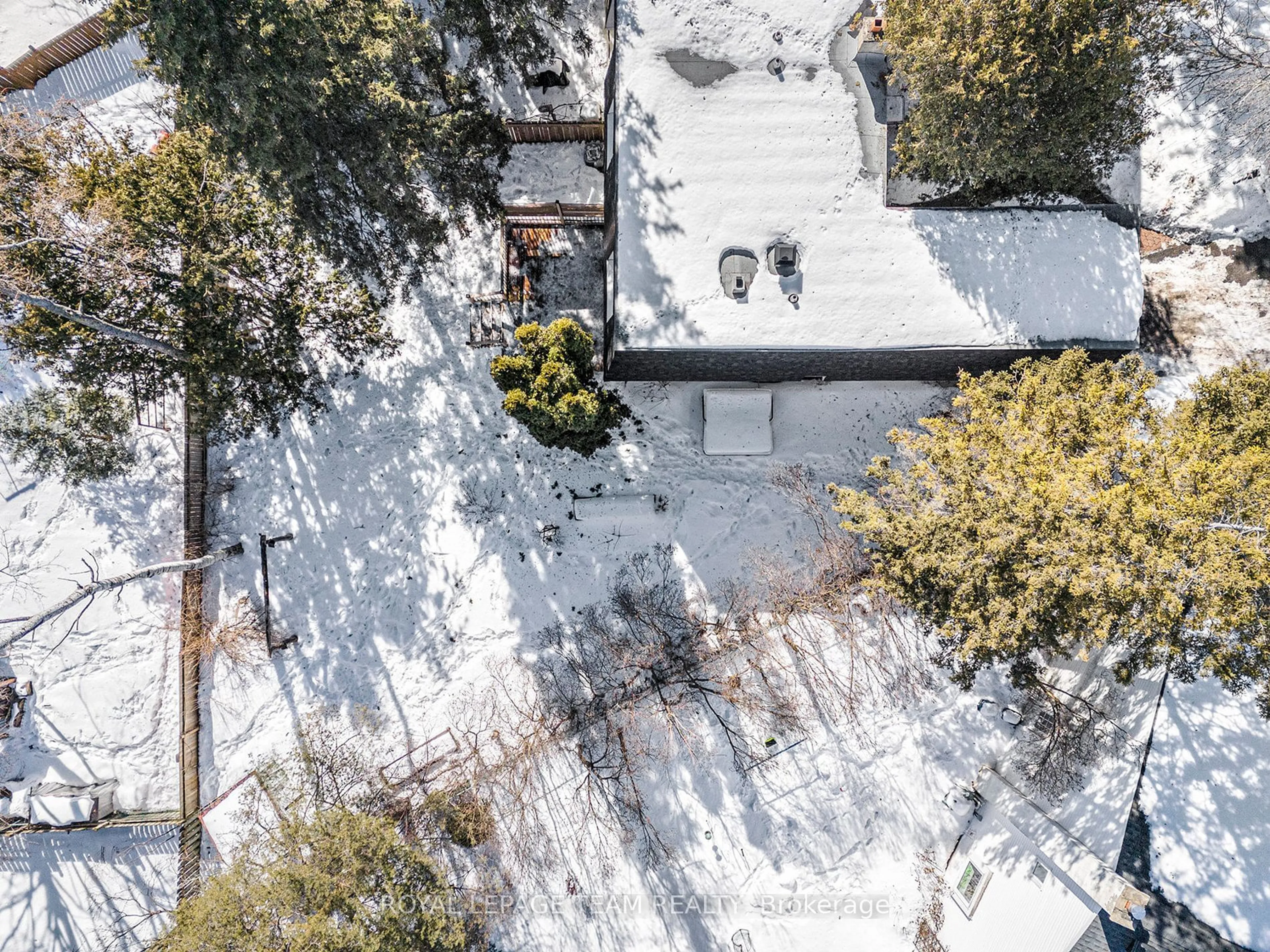 A pic from outside/outdoor area/front of a property/back of a property/a pic from drone, street for 70 Cymbeline Dr, Bells Corners and South to Fallowfield Ontario K2H 7Y1