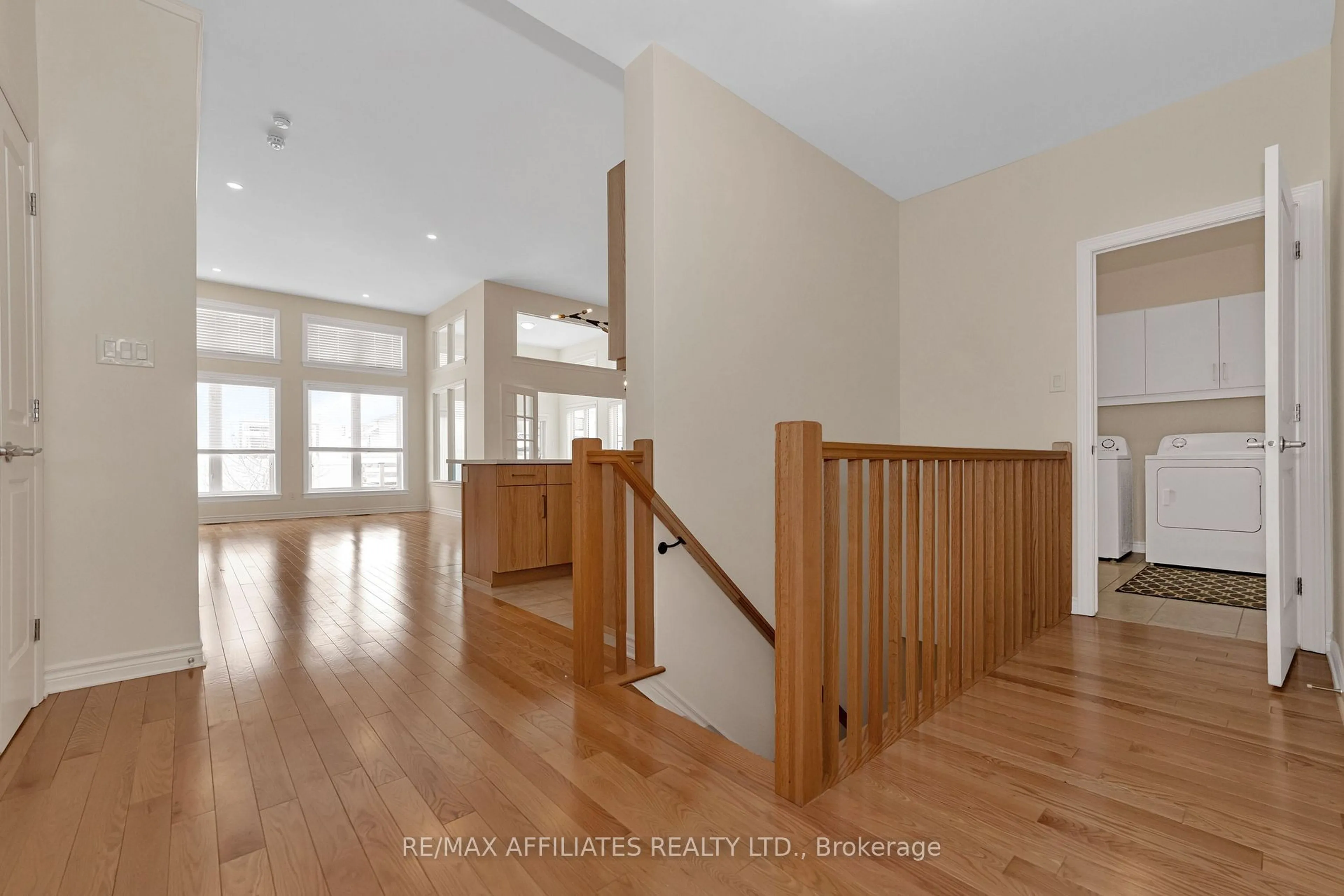 Indoor foyer for 527 Ace St, Kanata Ontario K2V 0E9