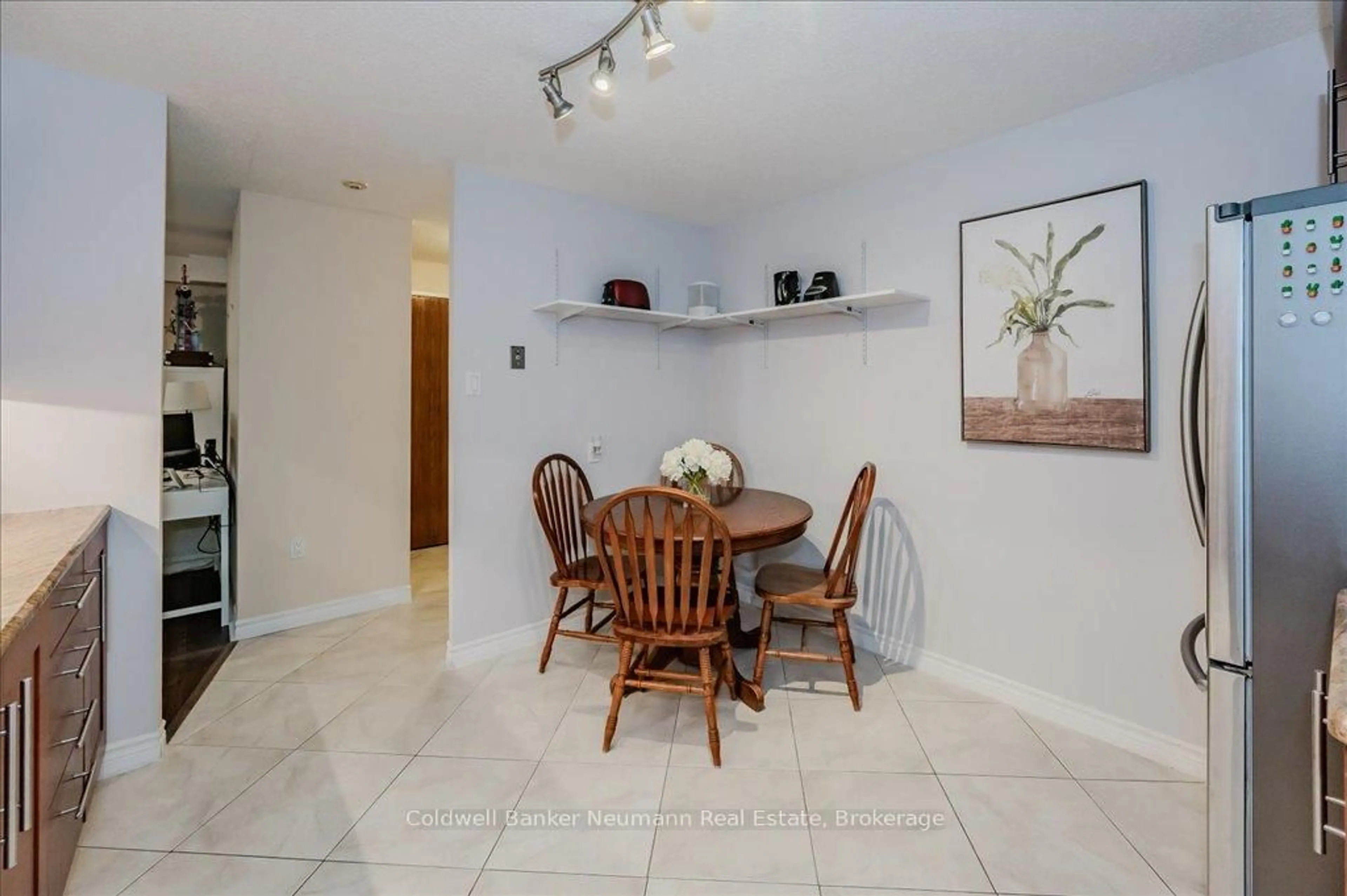 Dining room, ceramic/tile floor for 35 Green Valley Dr #1204, Kitchener Ontario N2P 2A5