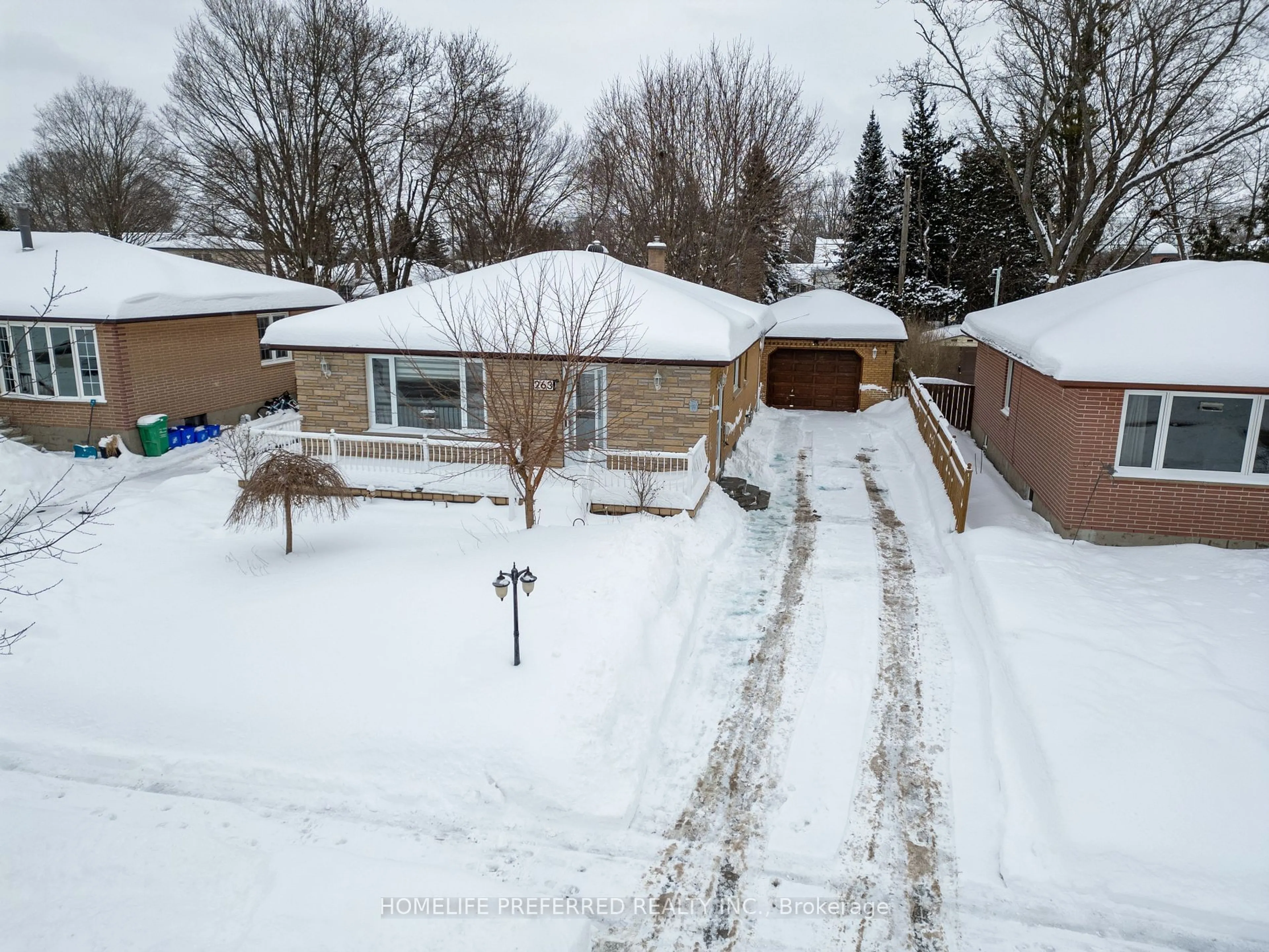 A pic from outside/outdoor area/front of a property/back of a property/a pic from drone, street for 263 Clarke Dr, Peterborough Ontario K9H 5P7