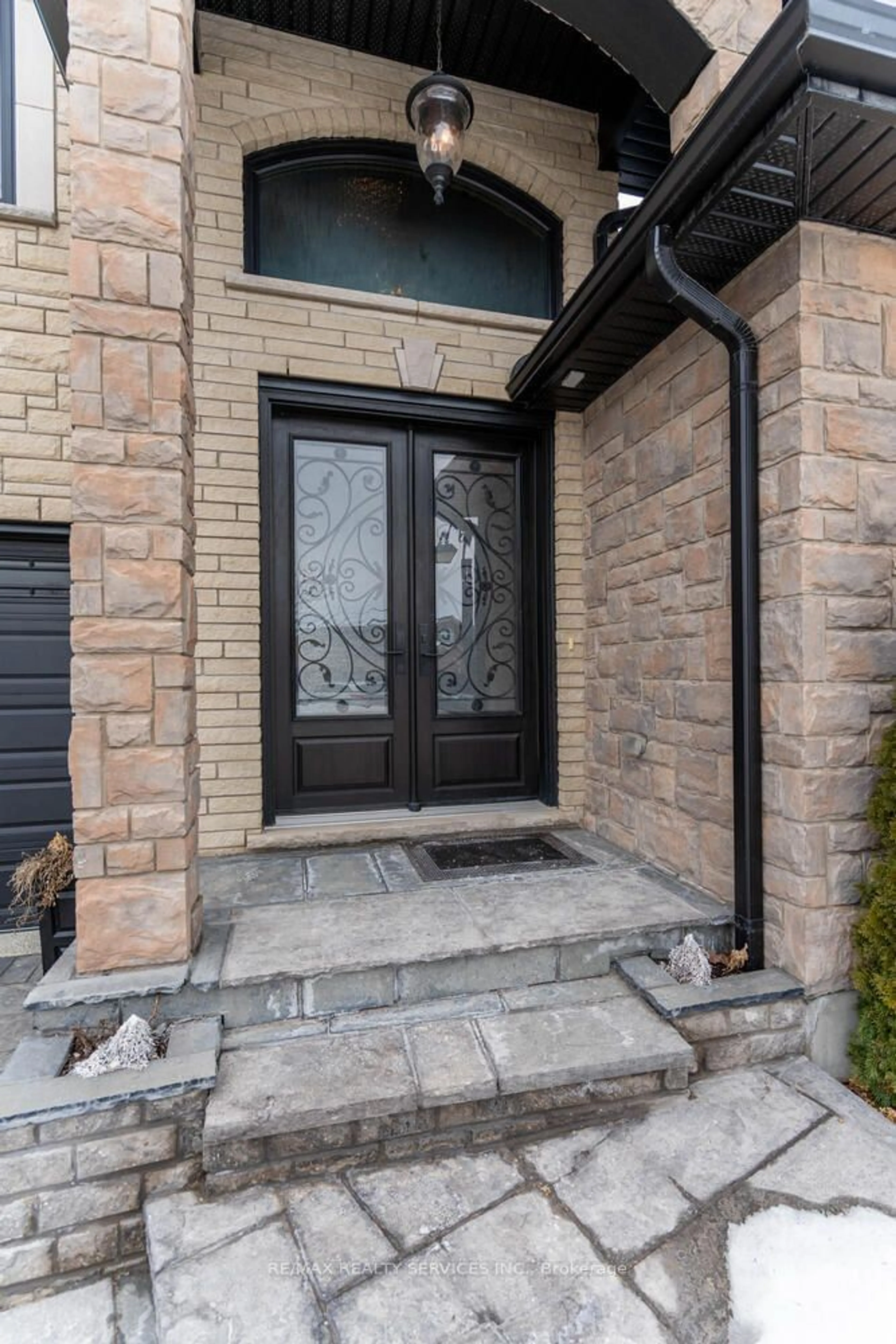 Indoor entryway for 207 Richmeadow Rd, London Ontario N6H 5T3