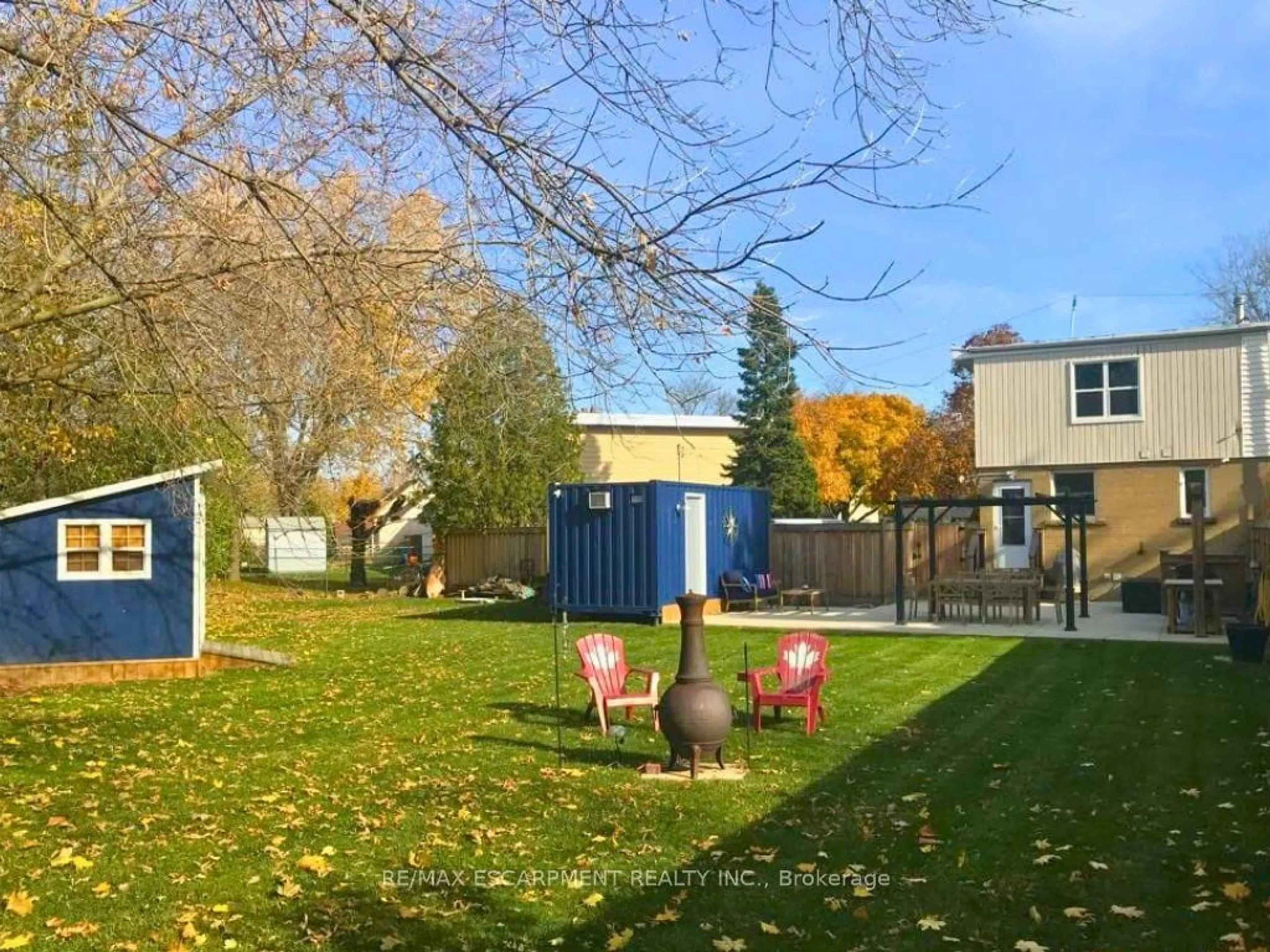 A pic from outside/outdoor area/front of a property/back of a property/a pic from drone, street for 15 Eastvale Pl, Hamilton Ontario L8H 1N9