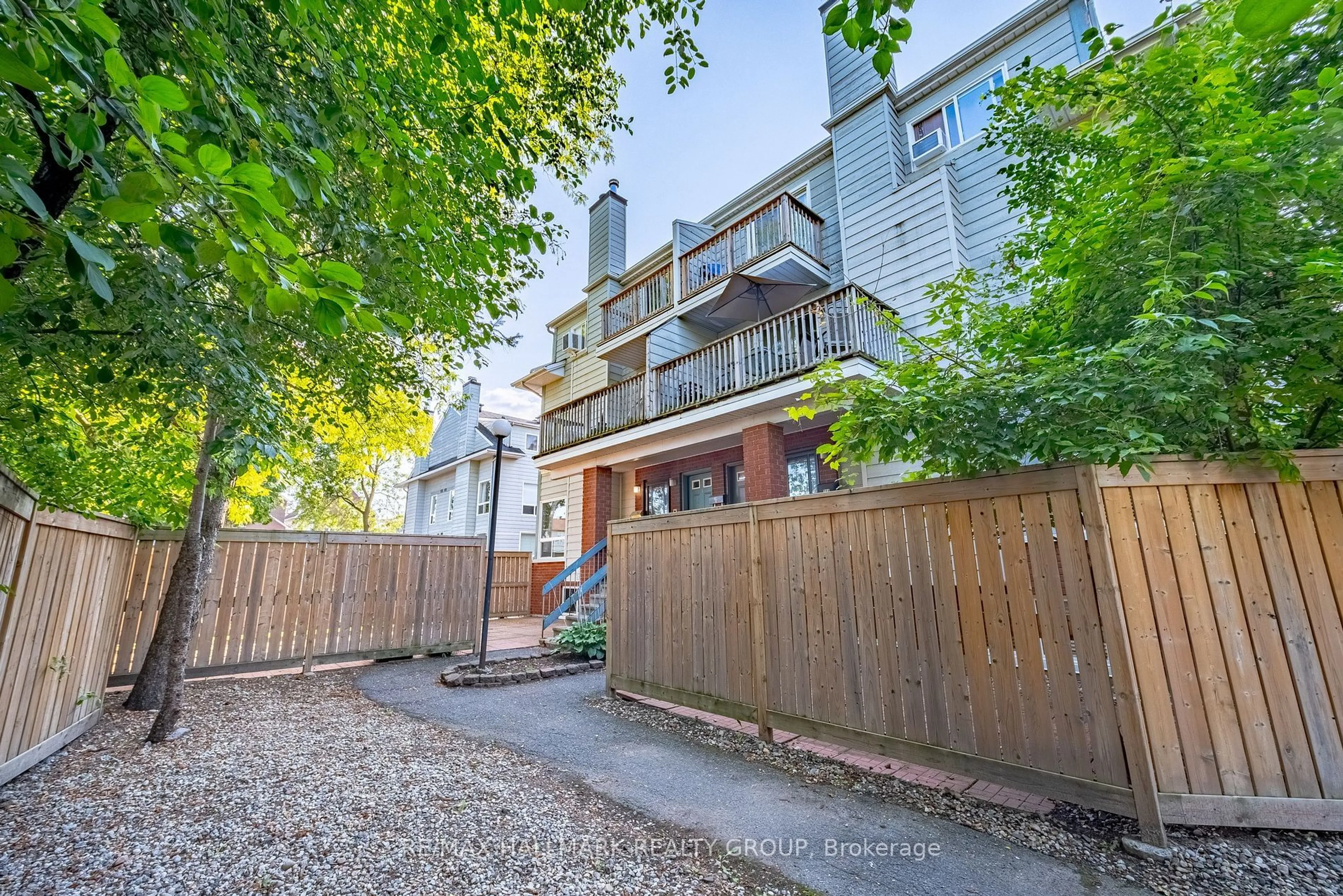 Patio, street for 20 Hart Ave #B, Overbrook - Castleheights and Area Ontario K1K 4H8