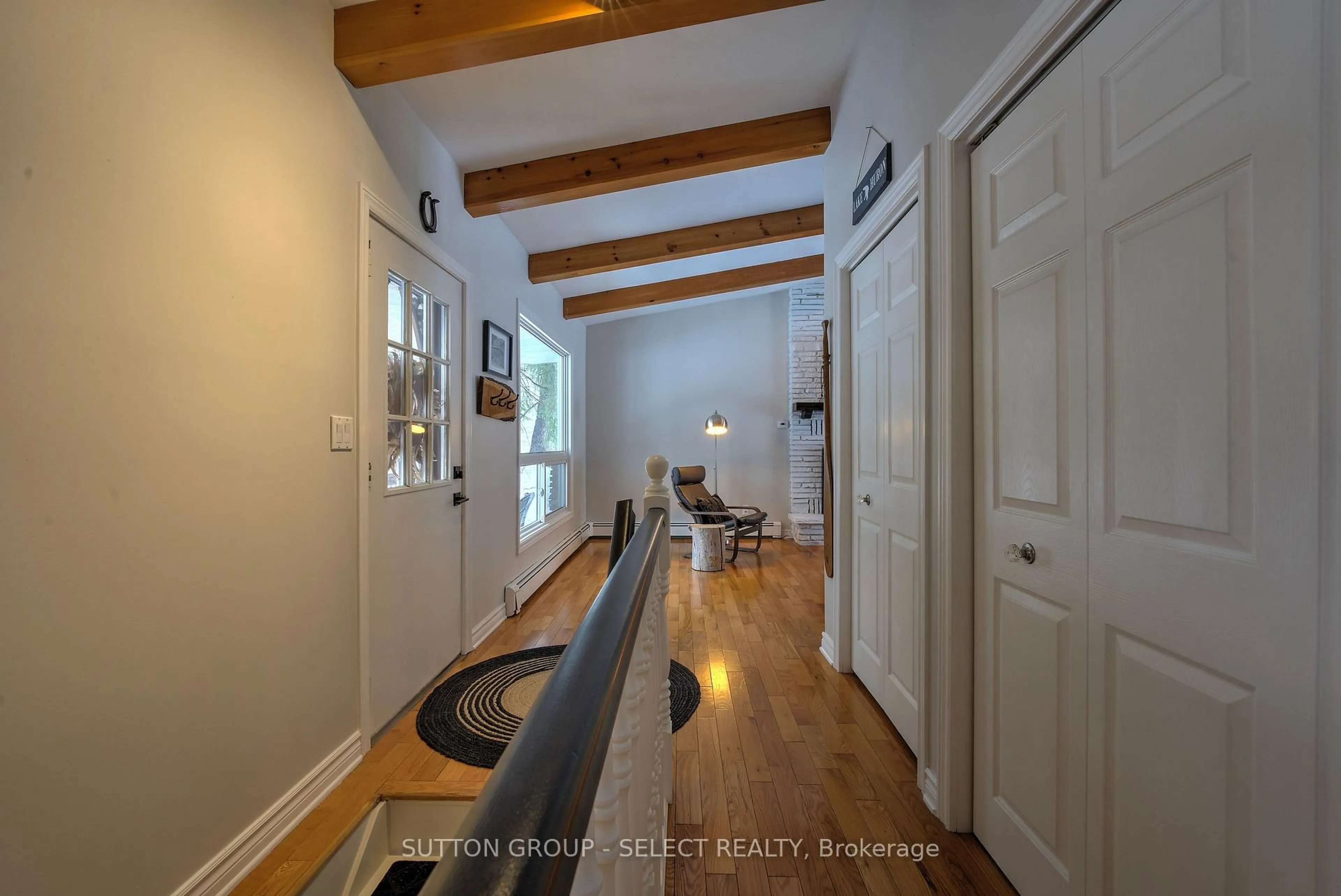 Indoor entryway for 10217 Parkside Cres, Lambton Shores Ontario N0M 1T0