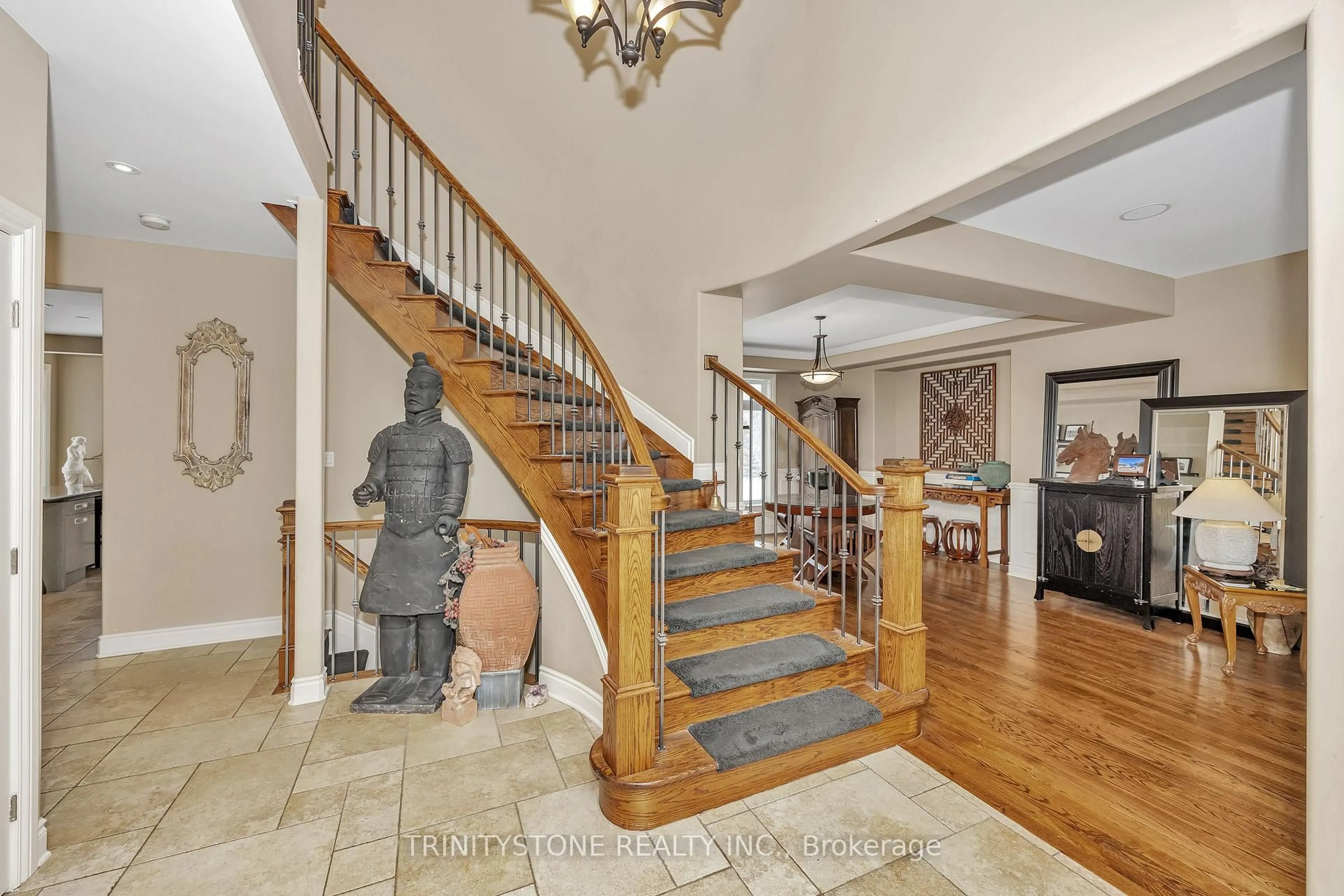 Indoor foyer for 15 Canadian Dr, Stittsville - Munster - Richmond Ontario K0A 1B0