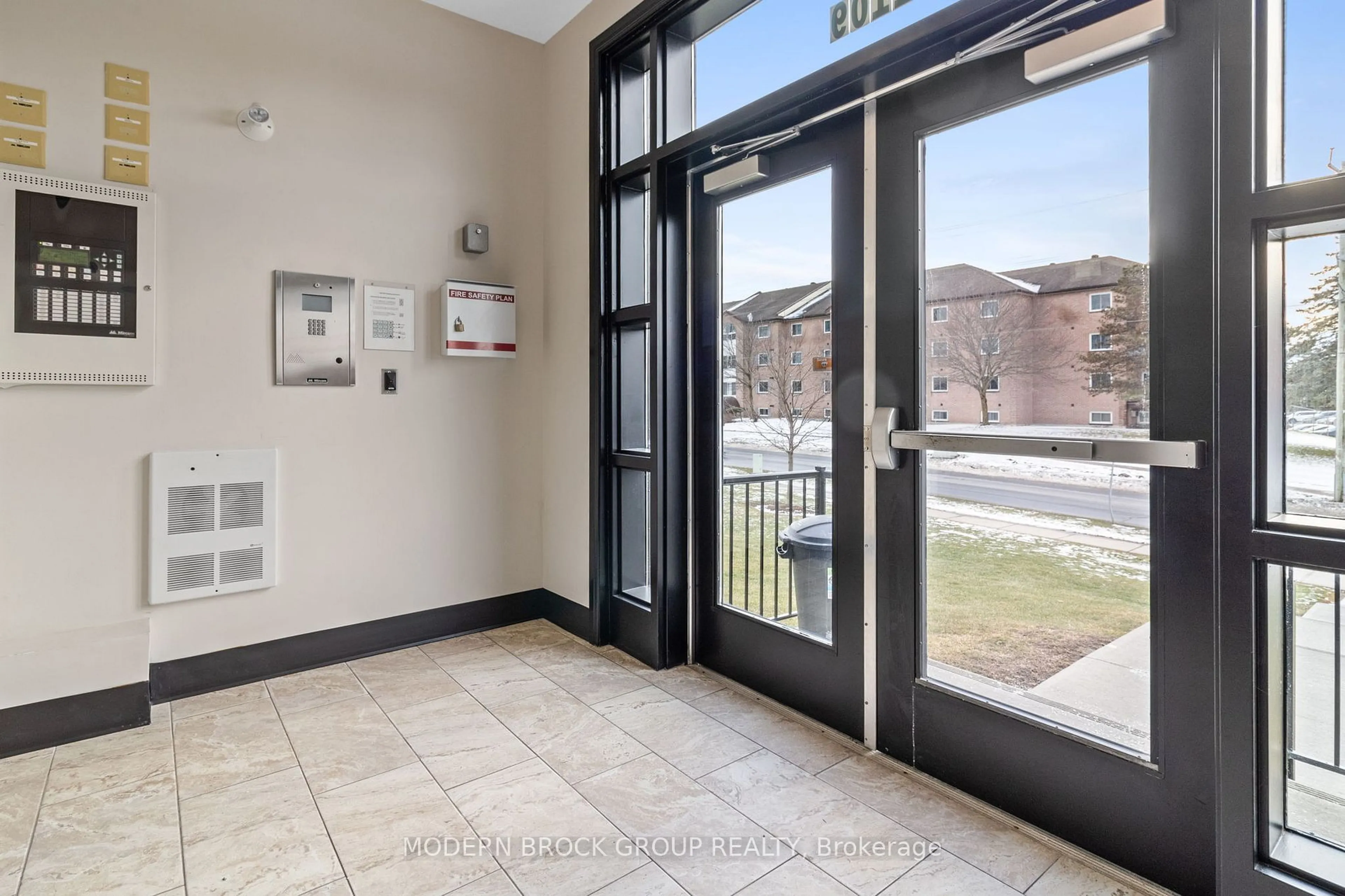 Indoor foyer for 1109 Millwood Ave #103, Brockville Ontario K6V 0C7