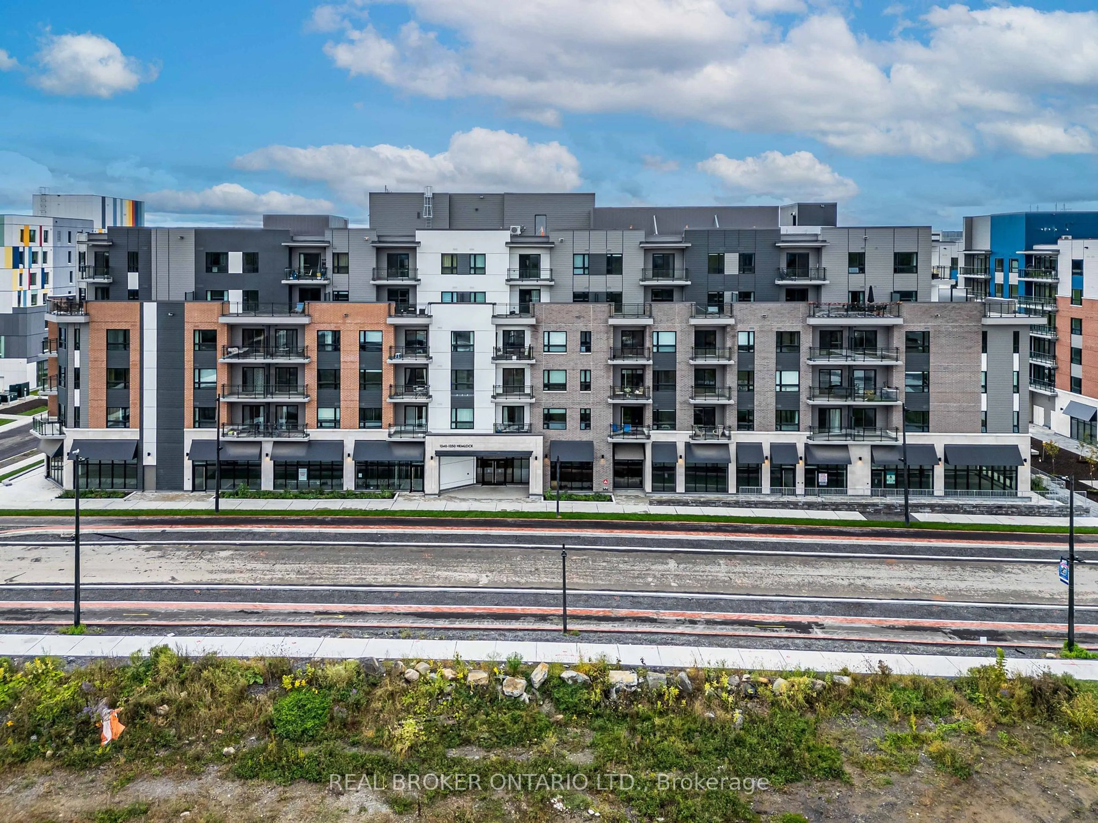 A pic from outside/outdoor area/front of a property/back of a property/a pic from drone, city buildings view from balcony for 1350 HEMLOCK St #219, Ottawa Ontario K1K 5C2