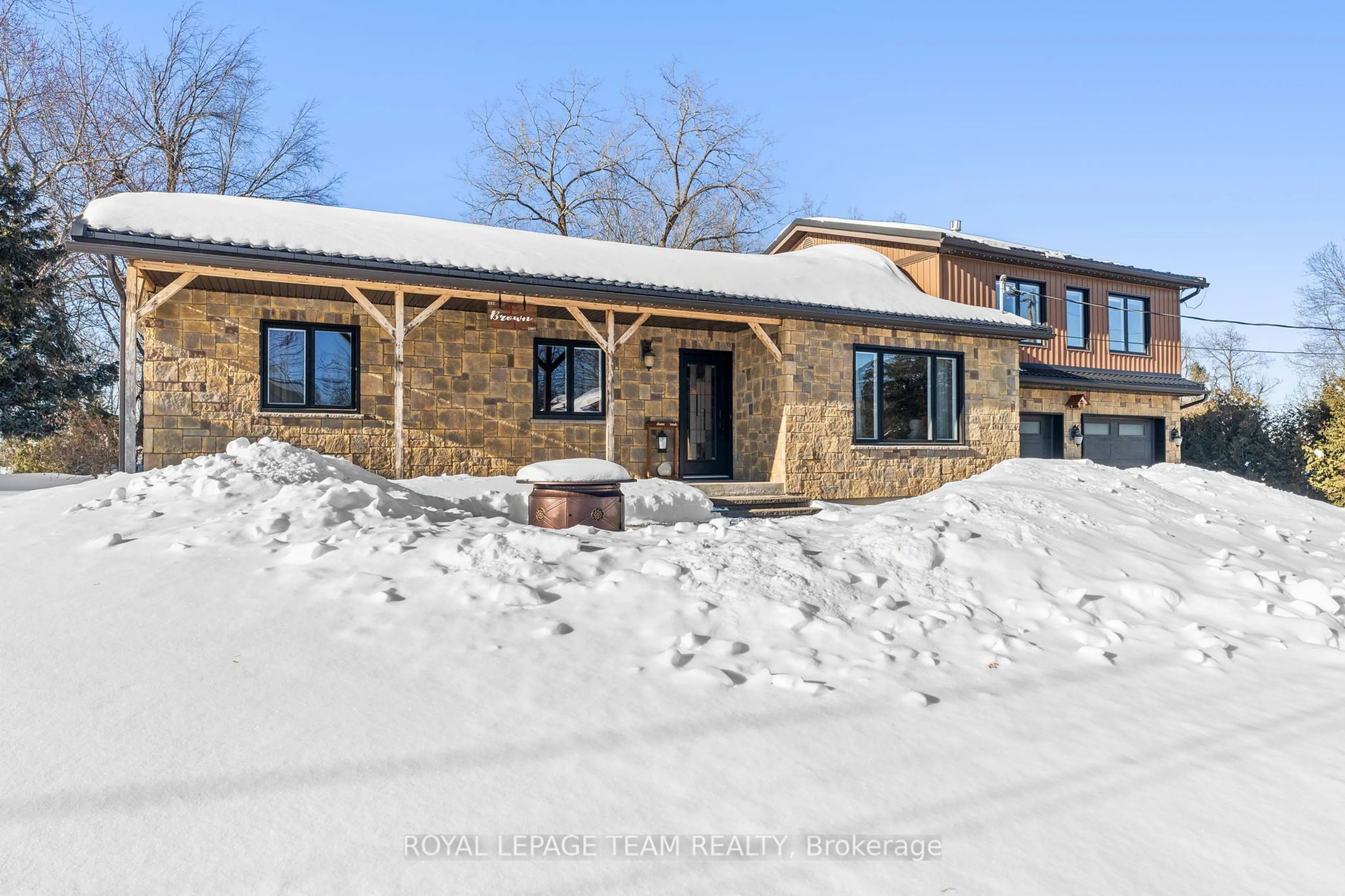 Home with brick exterior material, unknown for 1501 Mayrene Cres, Greely - Metcalfe - Osgoode - Vernon and Area Ontario K4P 1B2