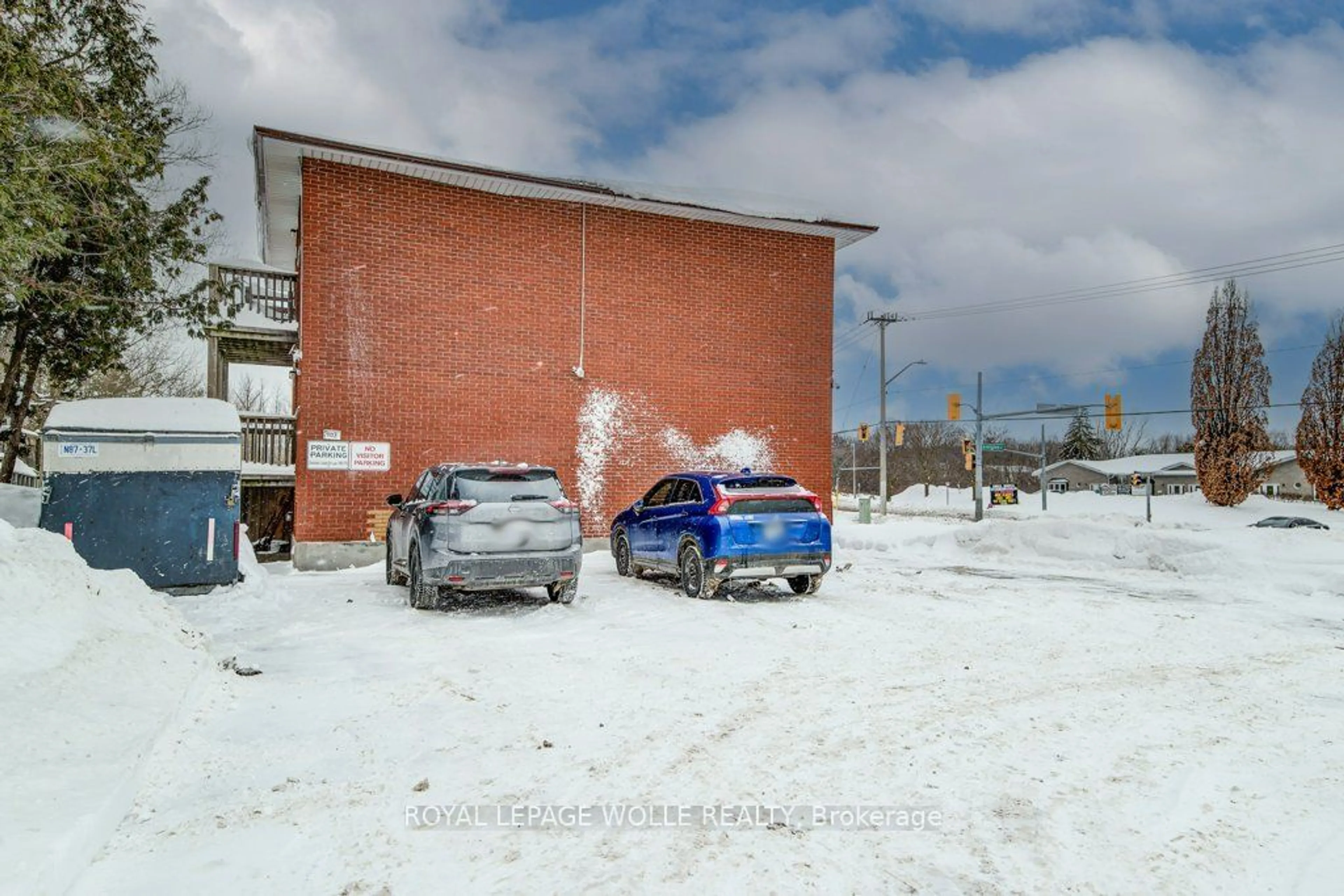 Parking for 103 Vicmount Dr, Kitchener Ontario N2M 2A2