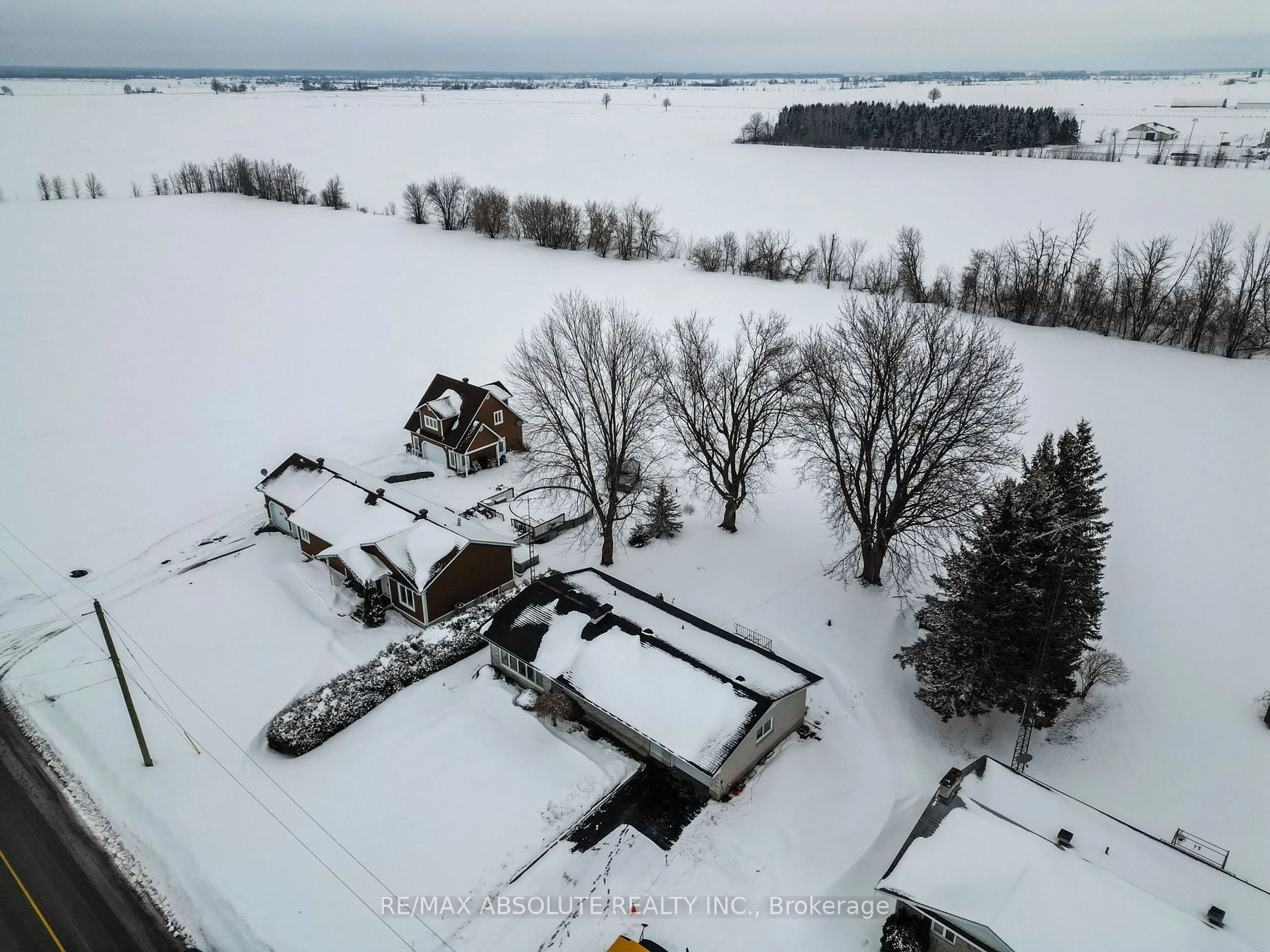 A pic from outside/outdoor area/front of a property/back of a property/a pic from drone, building for 195 Lavergne St, The Nation Ontario K0A 3C0