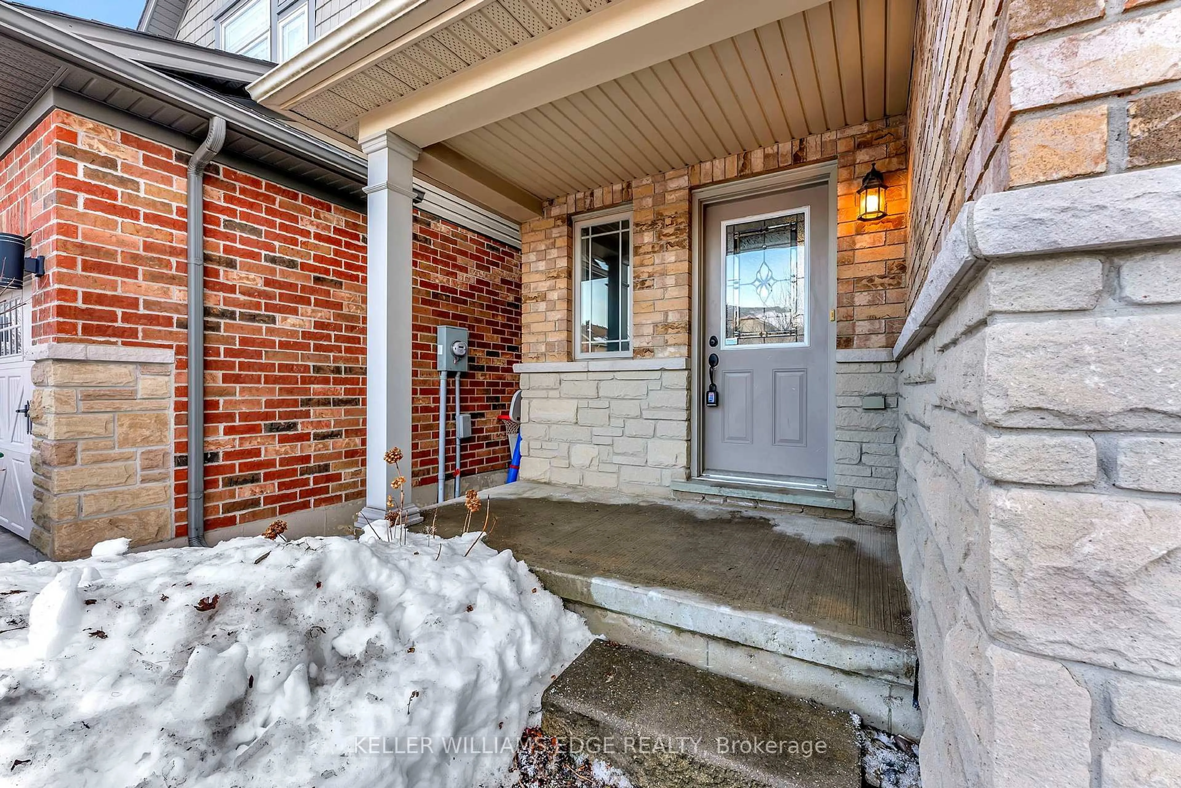 Indoor entryway for 20 Donald Bell Dr, Hamilton Ontario L0R 1C0