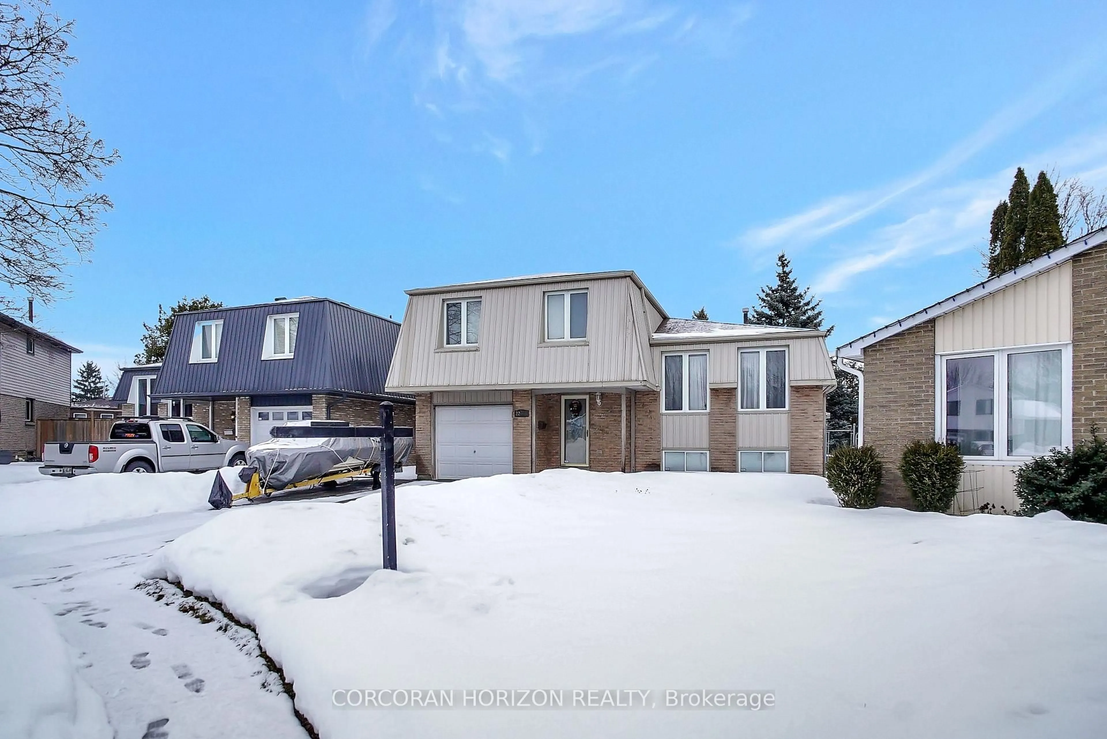 A pic from outside/outdoor area/front of a property/back of a property/a pic from drone, street for 22 Dolman Crt, Cambridge Ontario N1S 4G4