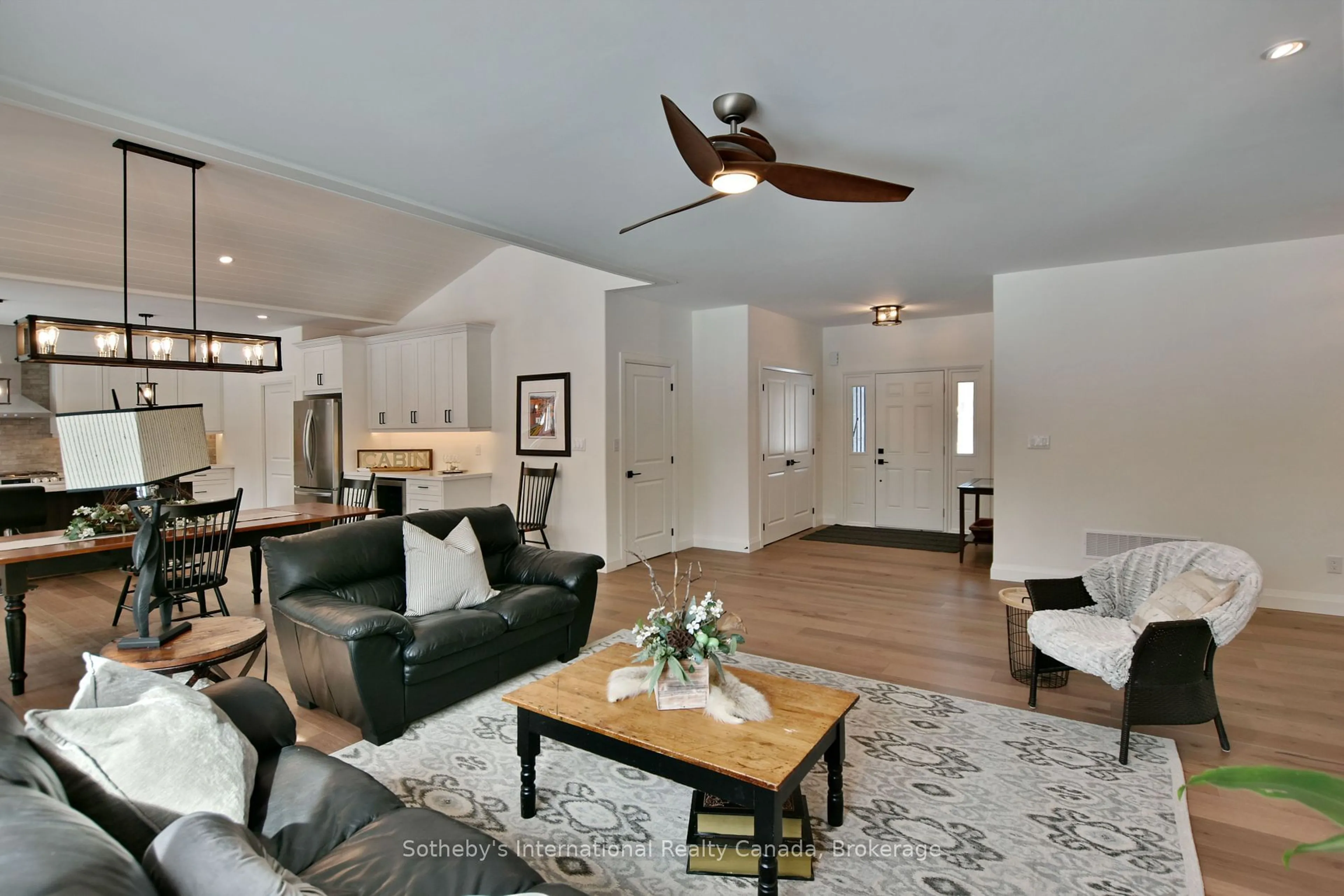 Living room with furniture, wood/laminate floor for 1030 Xavier St, Gravenhurst Ontario P0E 1G0