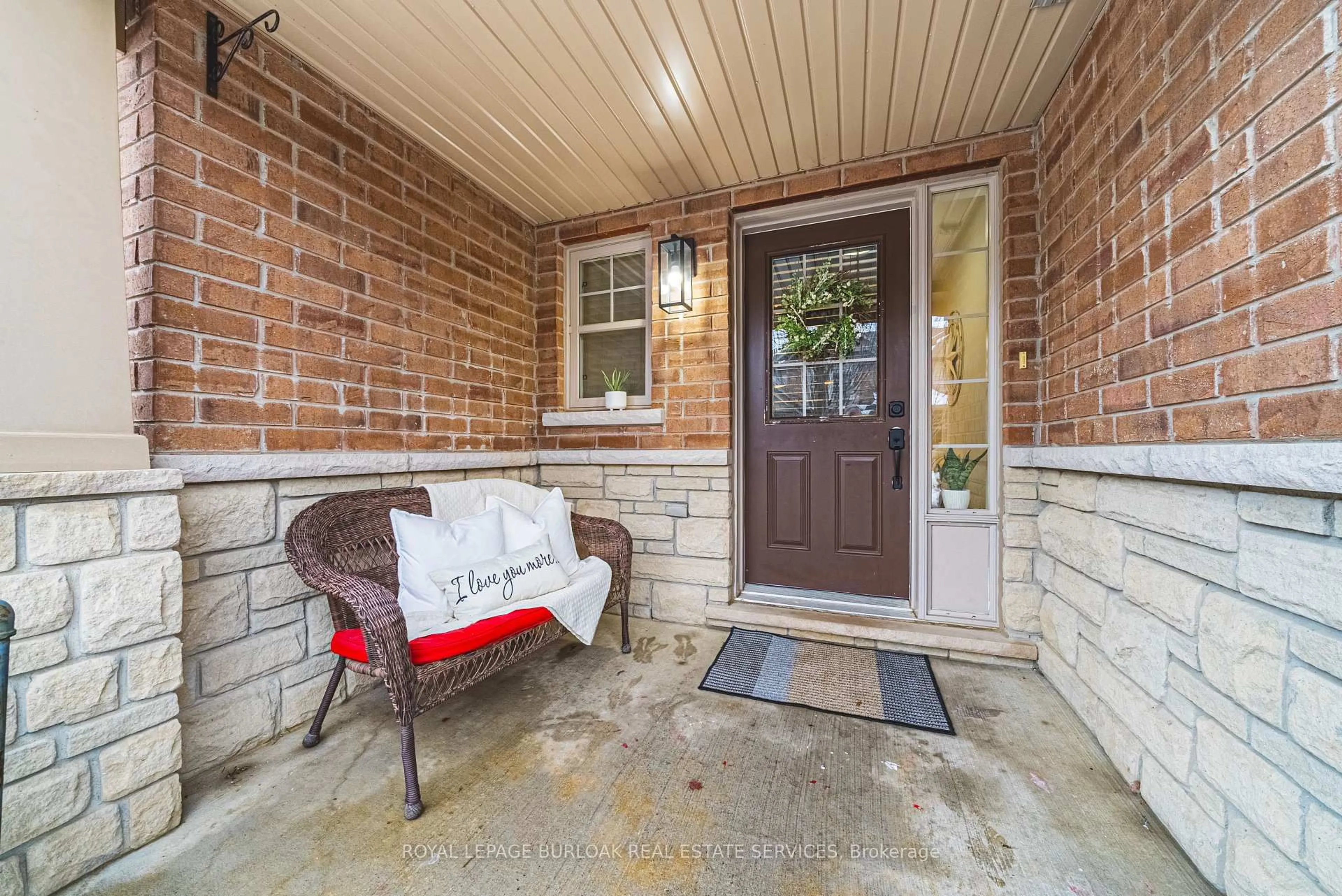 Indoor entryway for 10 Pumpkin Pass #32, Hamilton Ontario L0R 1C0